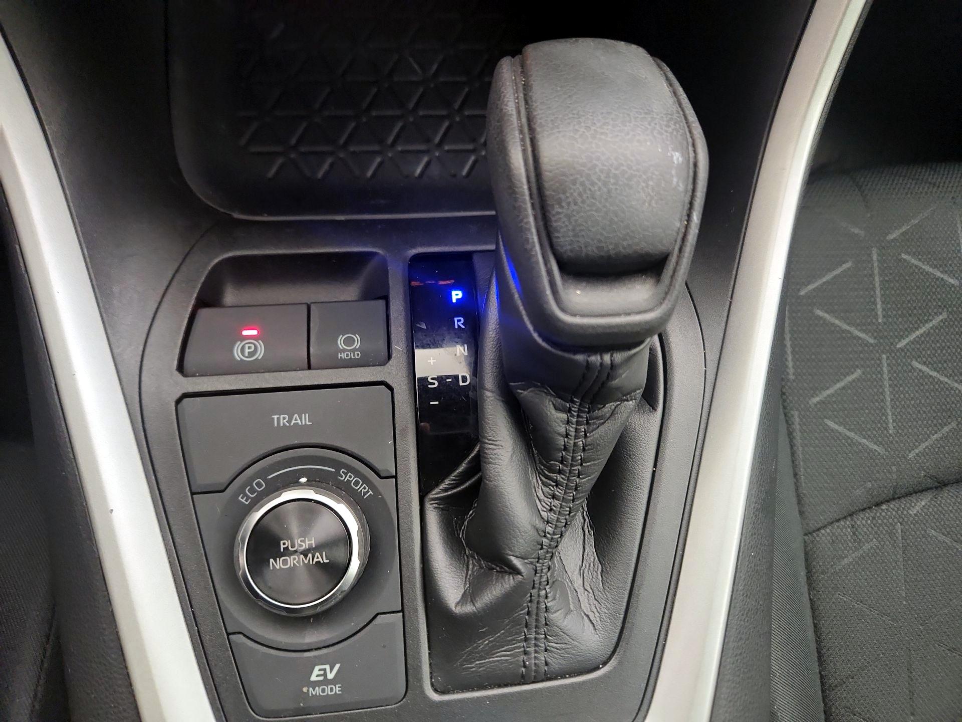 Thumbnail: 2021 Toyota RAV4 - 17