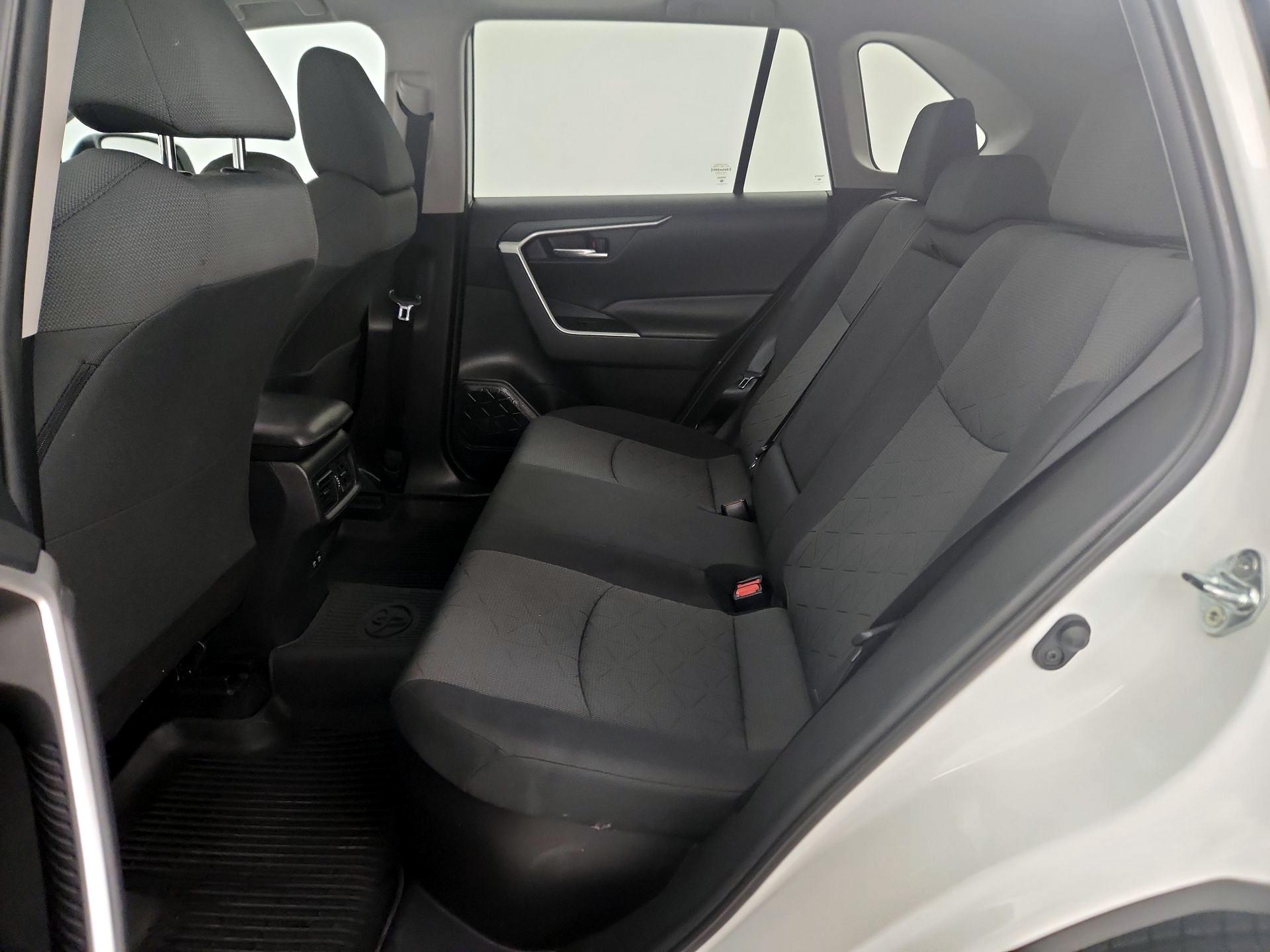 Thumbnail: 2021 Toyota RAV4 - 20