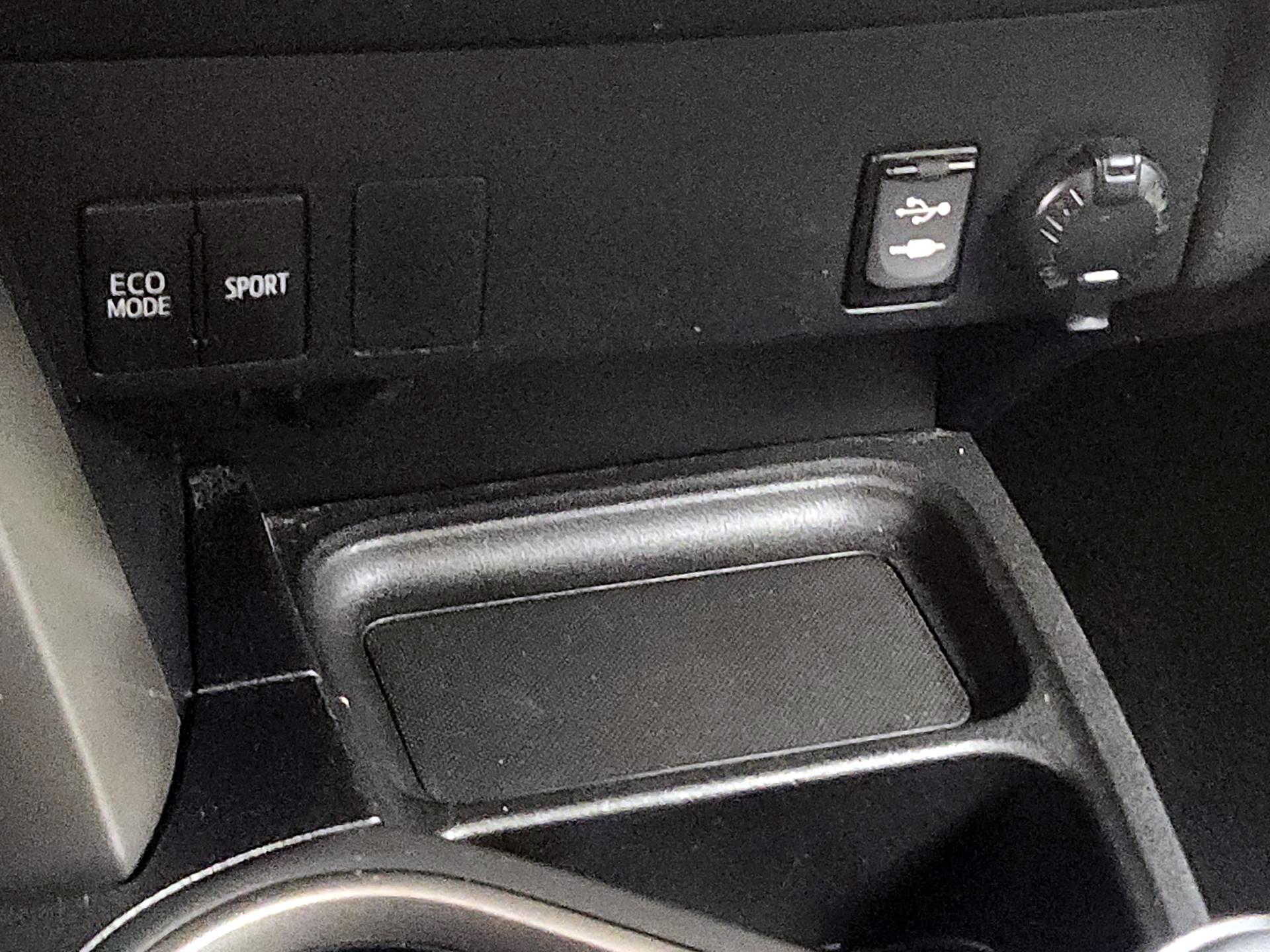 Thumbnail: 2016 Toyota RAV4 - 18