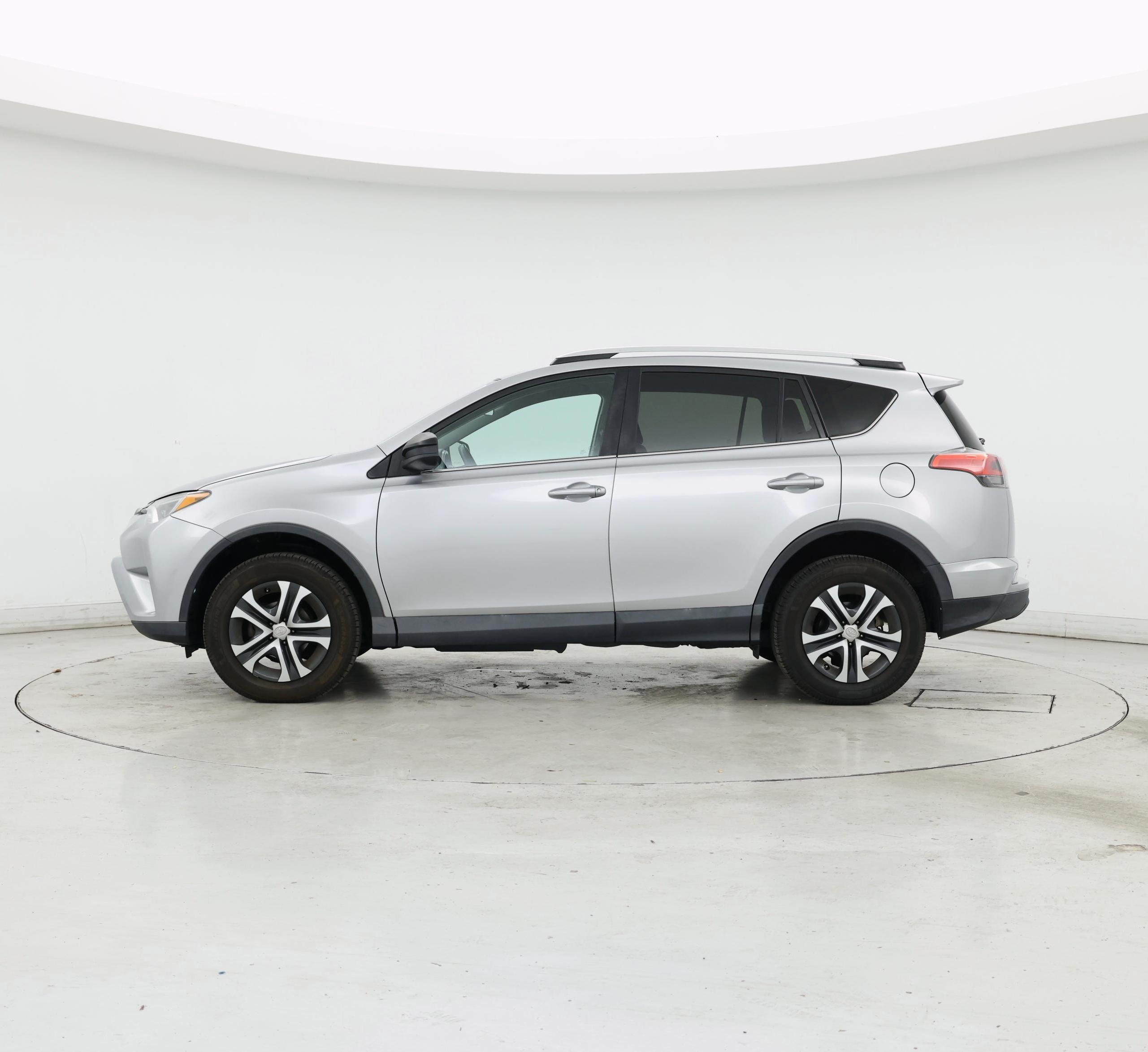 Thumbnail: 2016 Toyota RAV4 - 3
