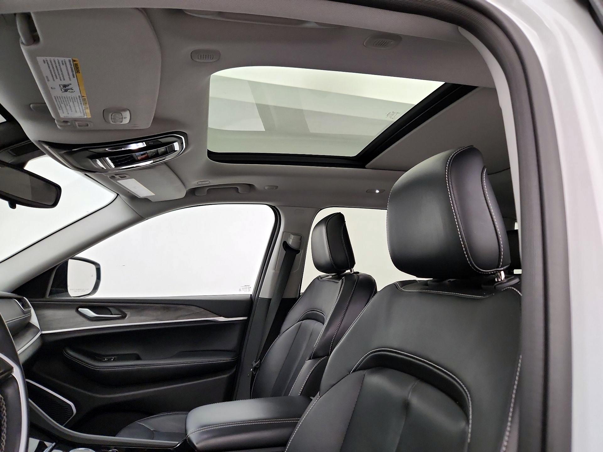 Thumbnail: 2022 Jeep Grand Cherokee L - 20