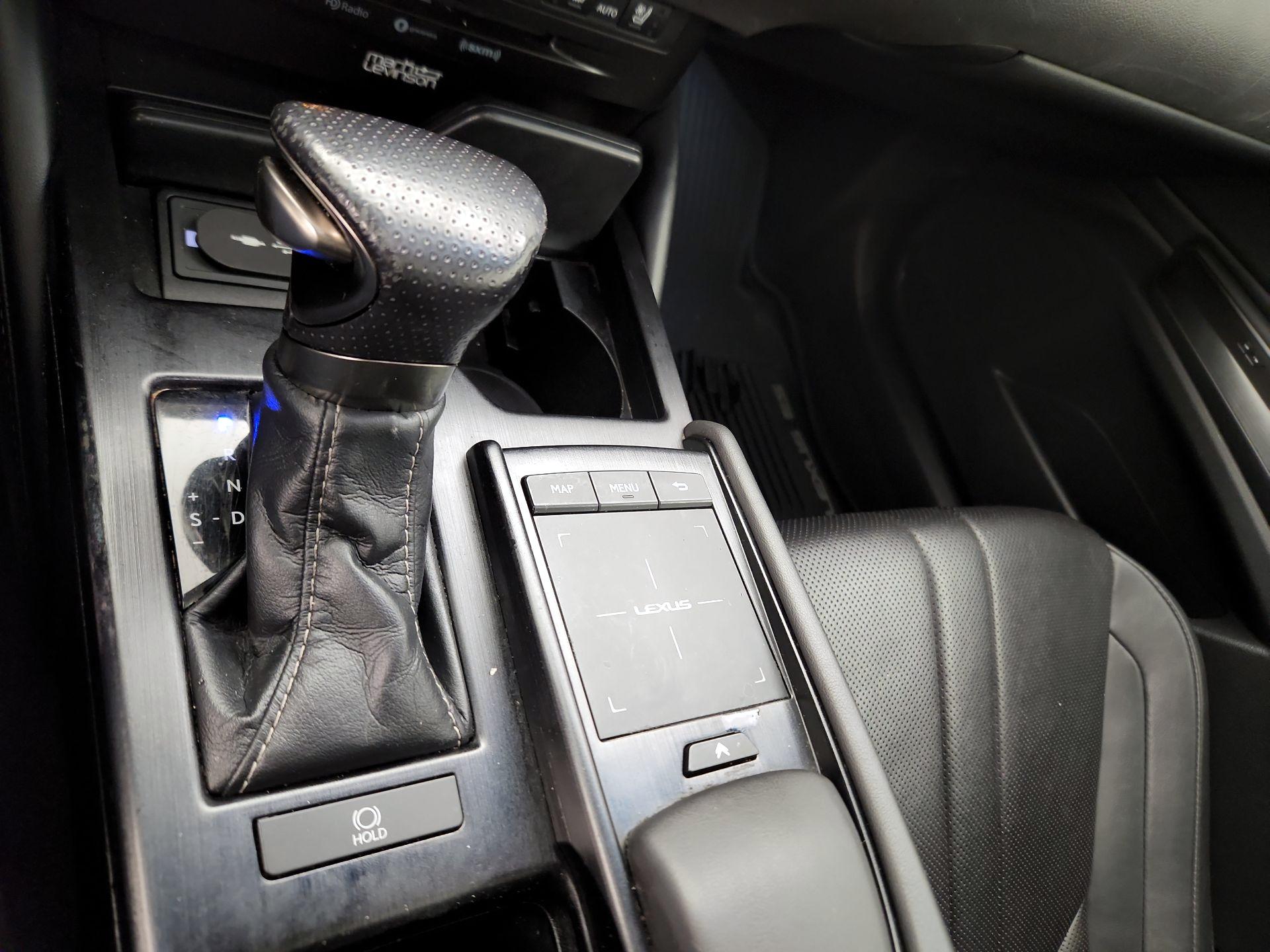 Thumbnail: 2019 Lexus ES - 18