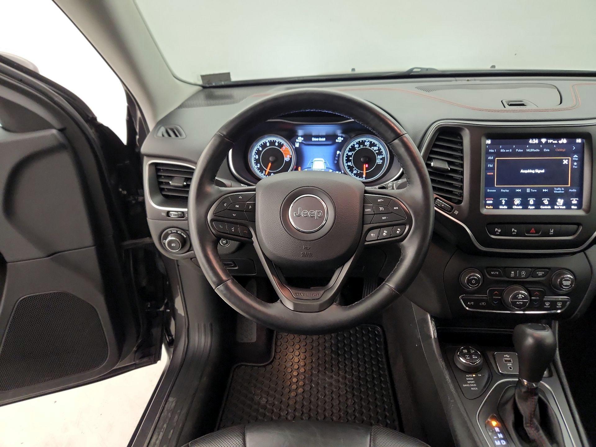 Thumbnail: 2019 Jeep Cherokee - 10