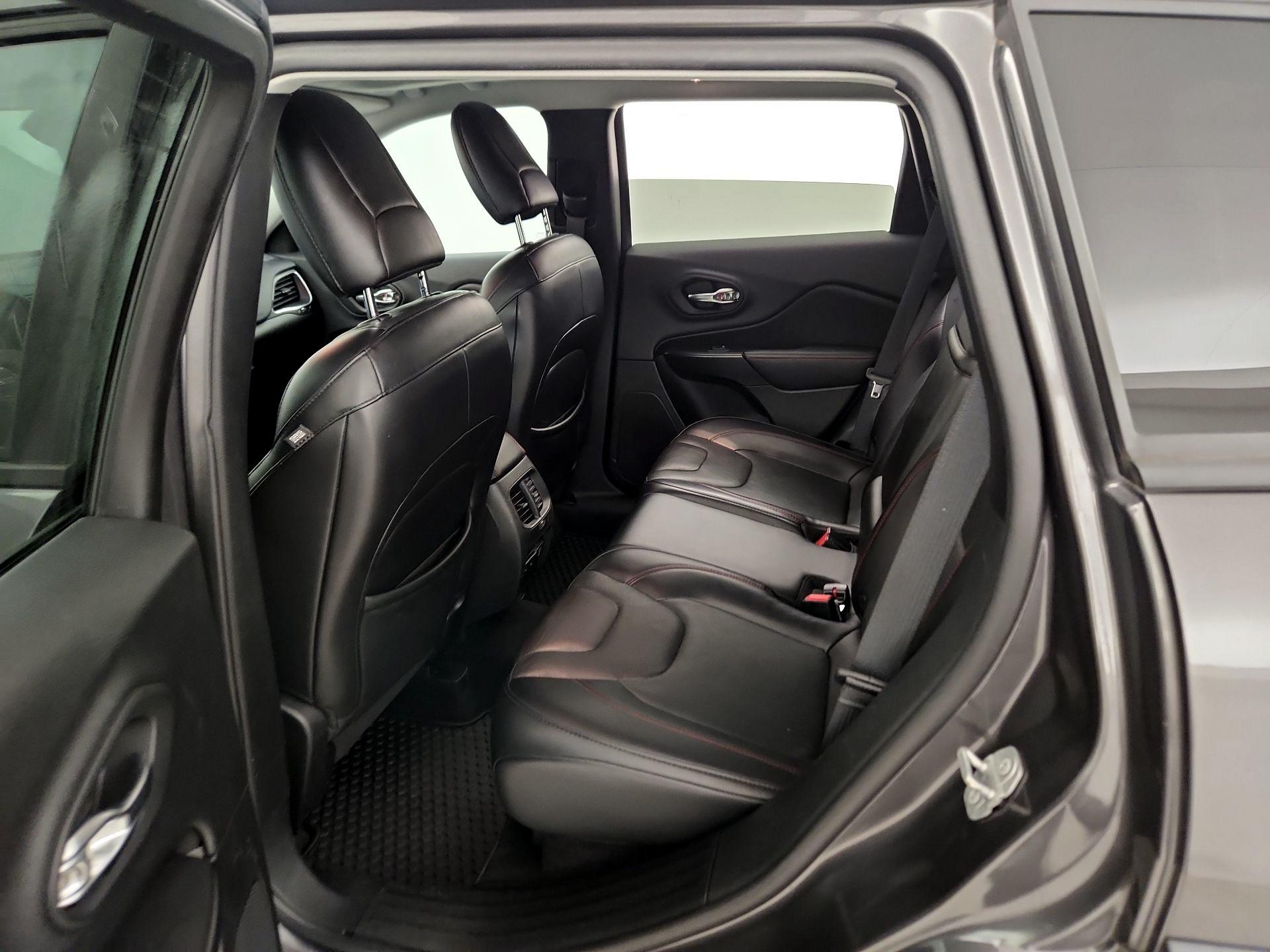 Thumbnail: 2019 Jeep Cherokee - 19