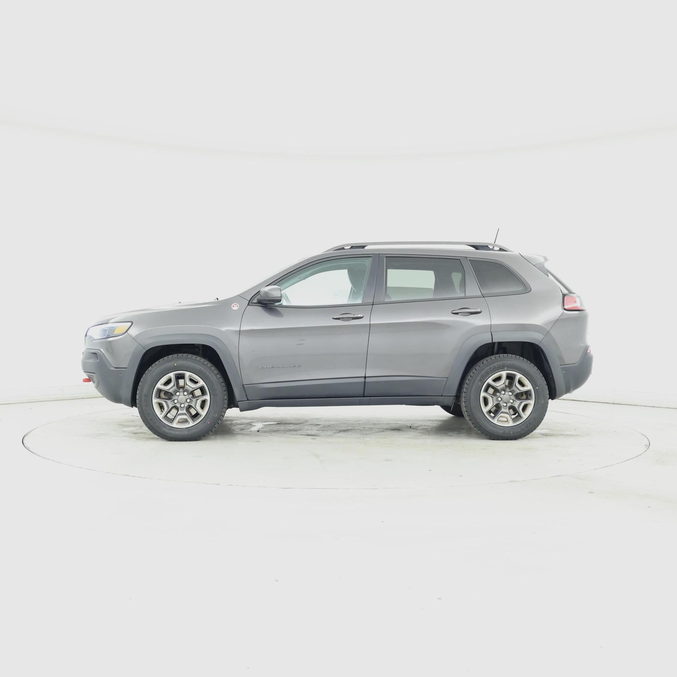 Thumbnail: 2019 Jeep Cherokee - 3
