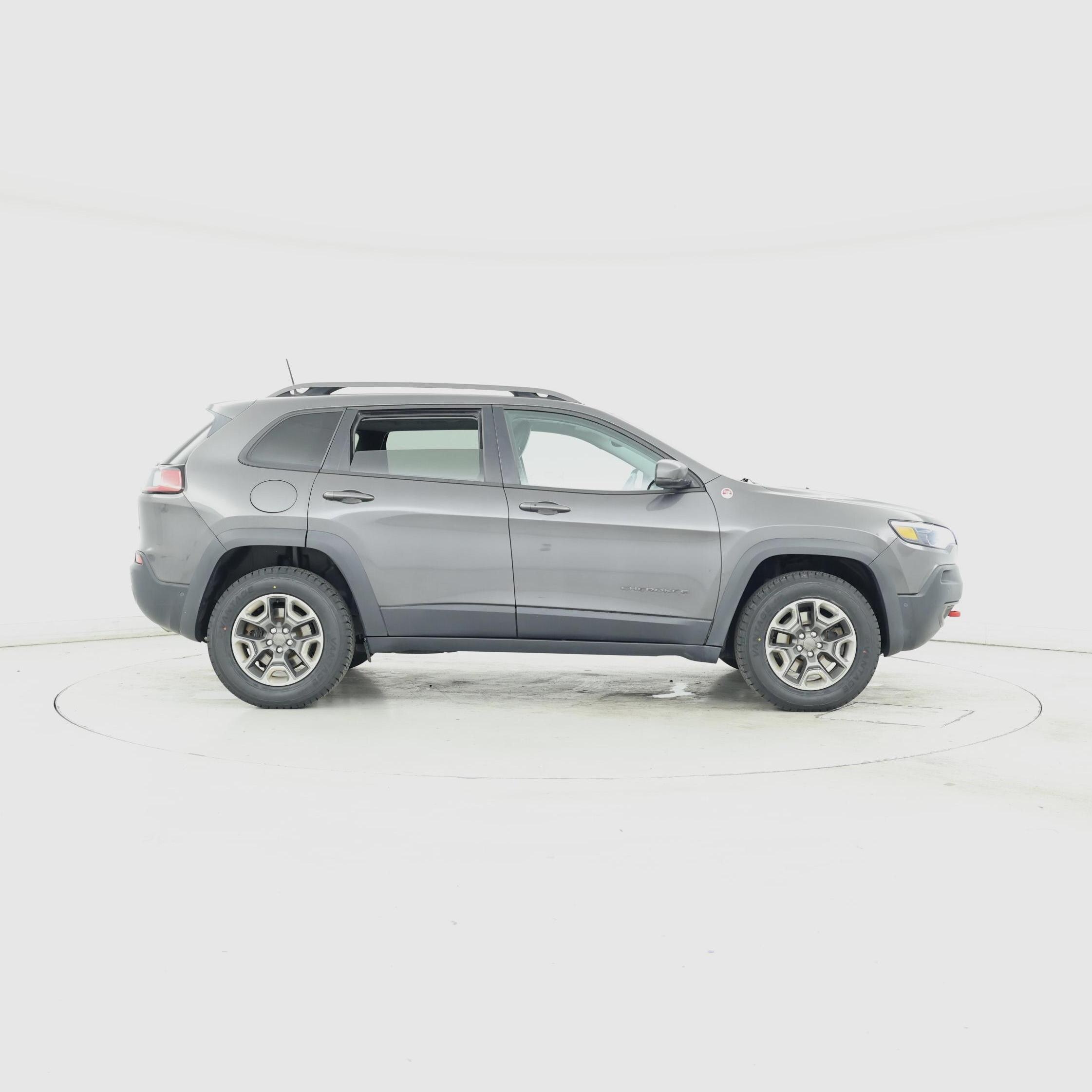 Thumbnail: 2019 Jeep Cherokee - 7