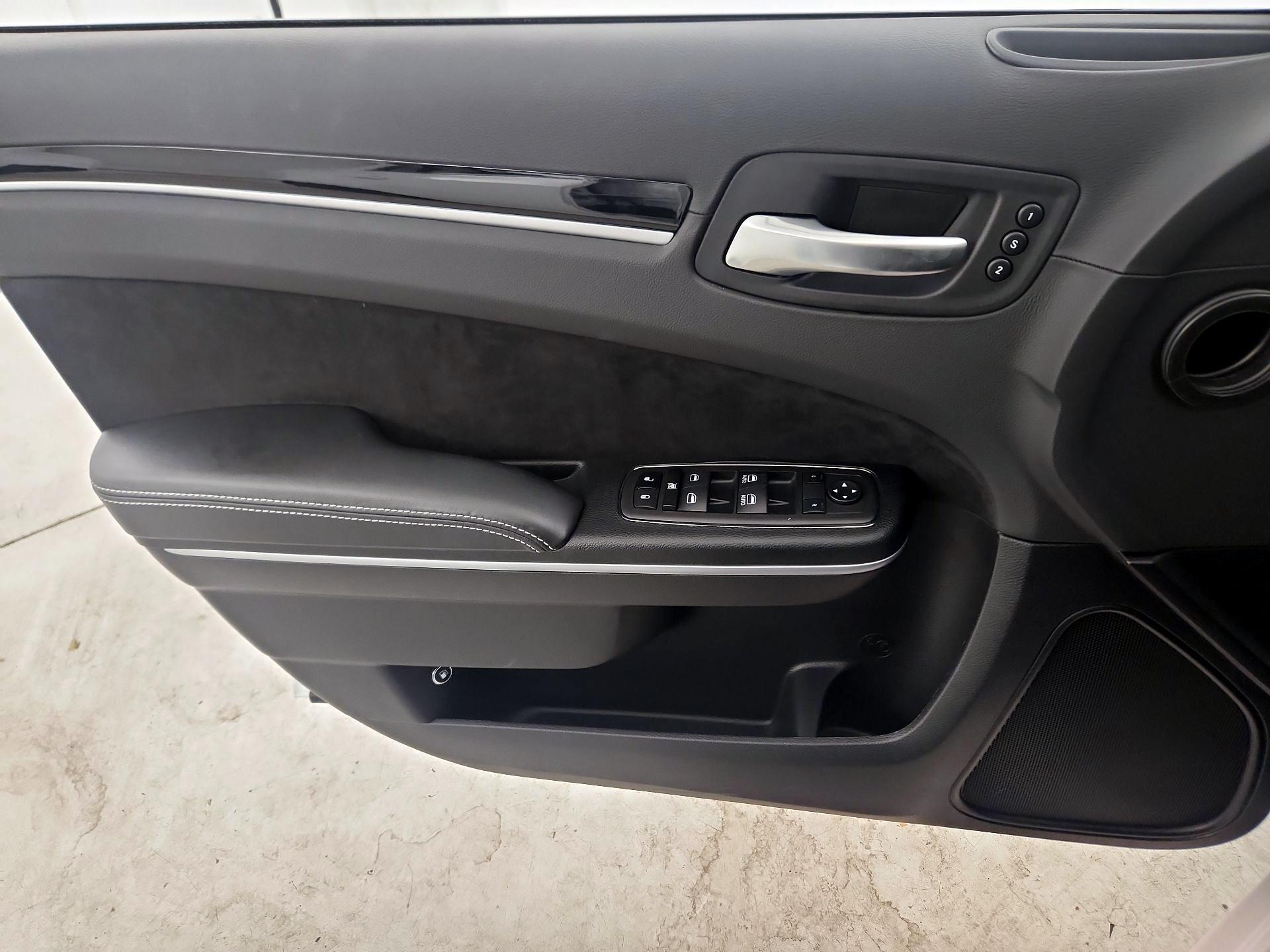 Thumbnail: 2023 Chrysler 300 - 12