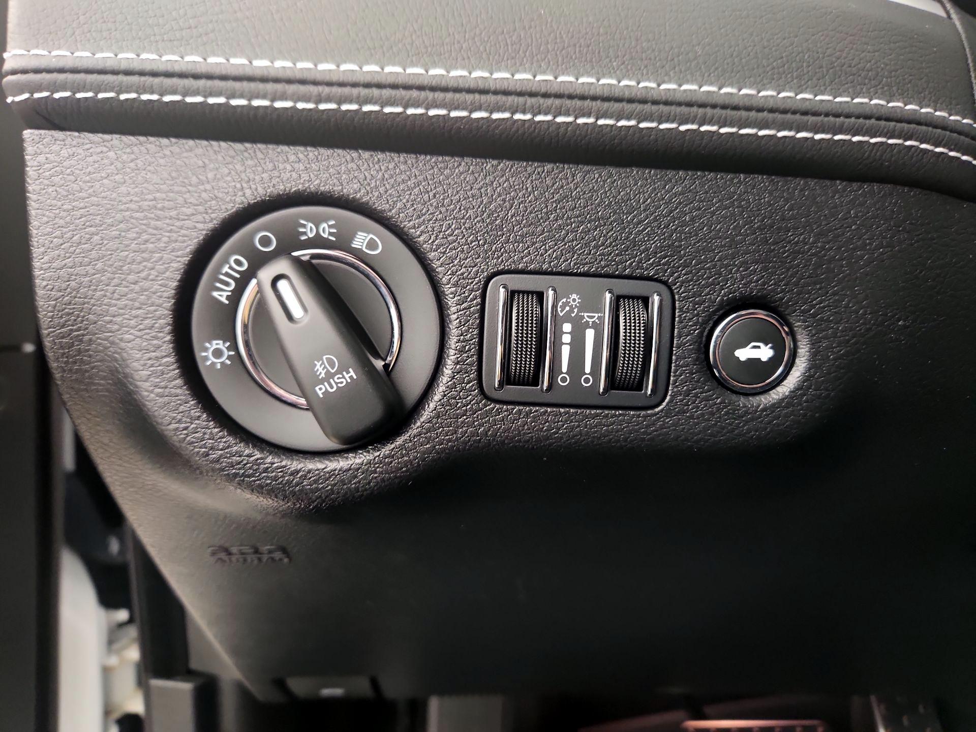 Thumbnail: 2023 Chrysler 300 - 13