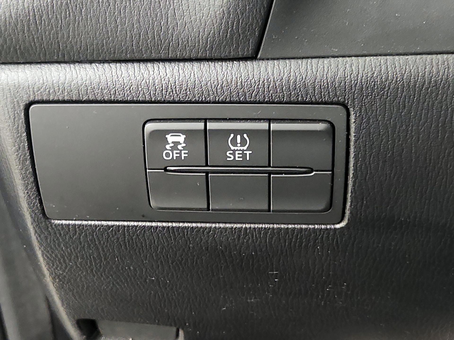 Thumbnail: 2014 Mazda Mazda3 - 13