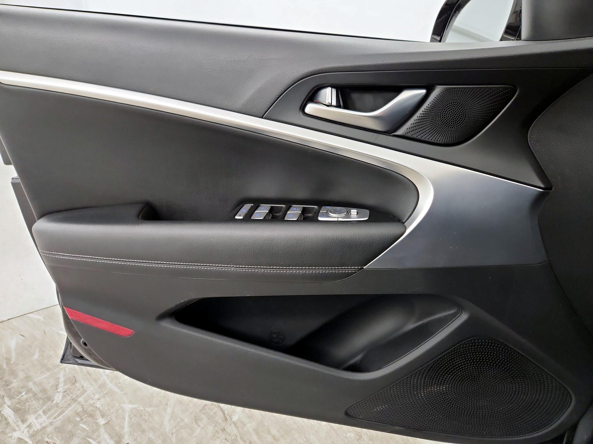 Thumbnail: 2019 Genesis G70 - 12