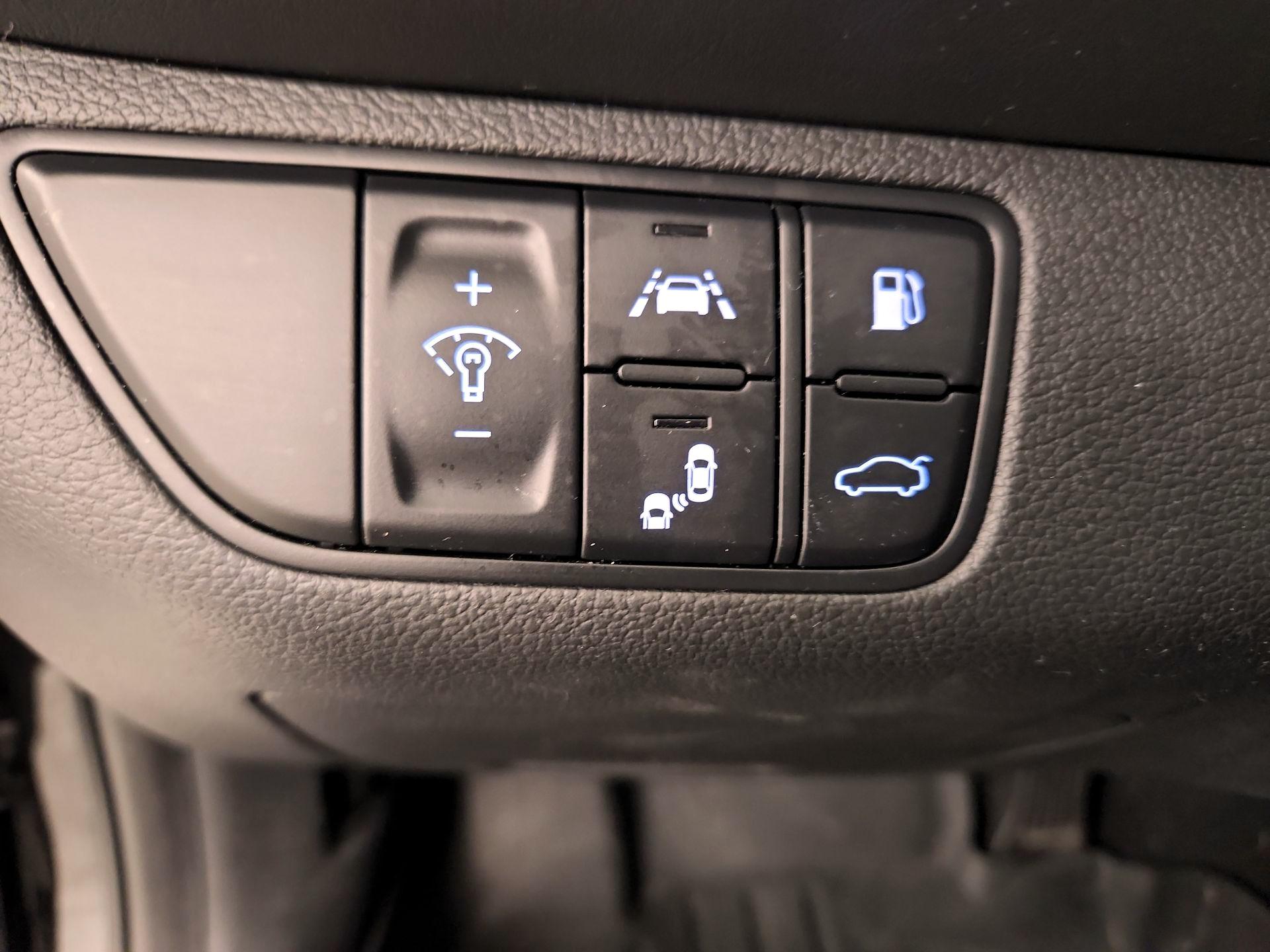 Thumbnail: 2019 Genesis G70 - 13