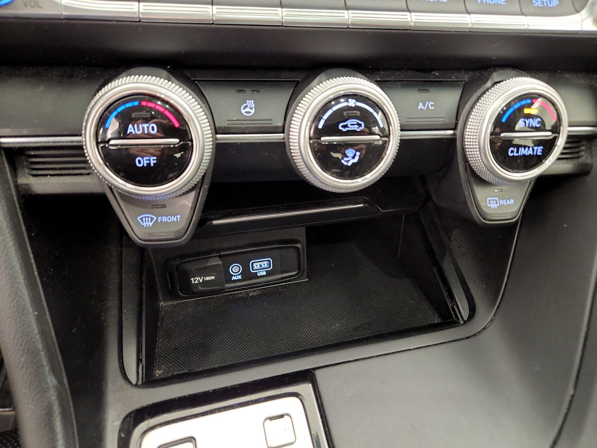 Thumbnail: 2019 Genesis G70 - 16