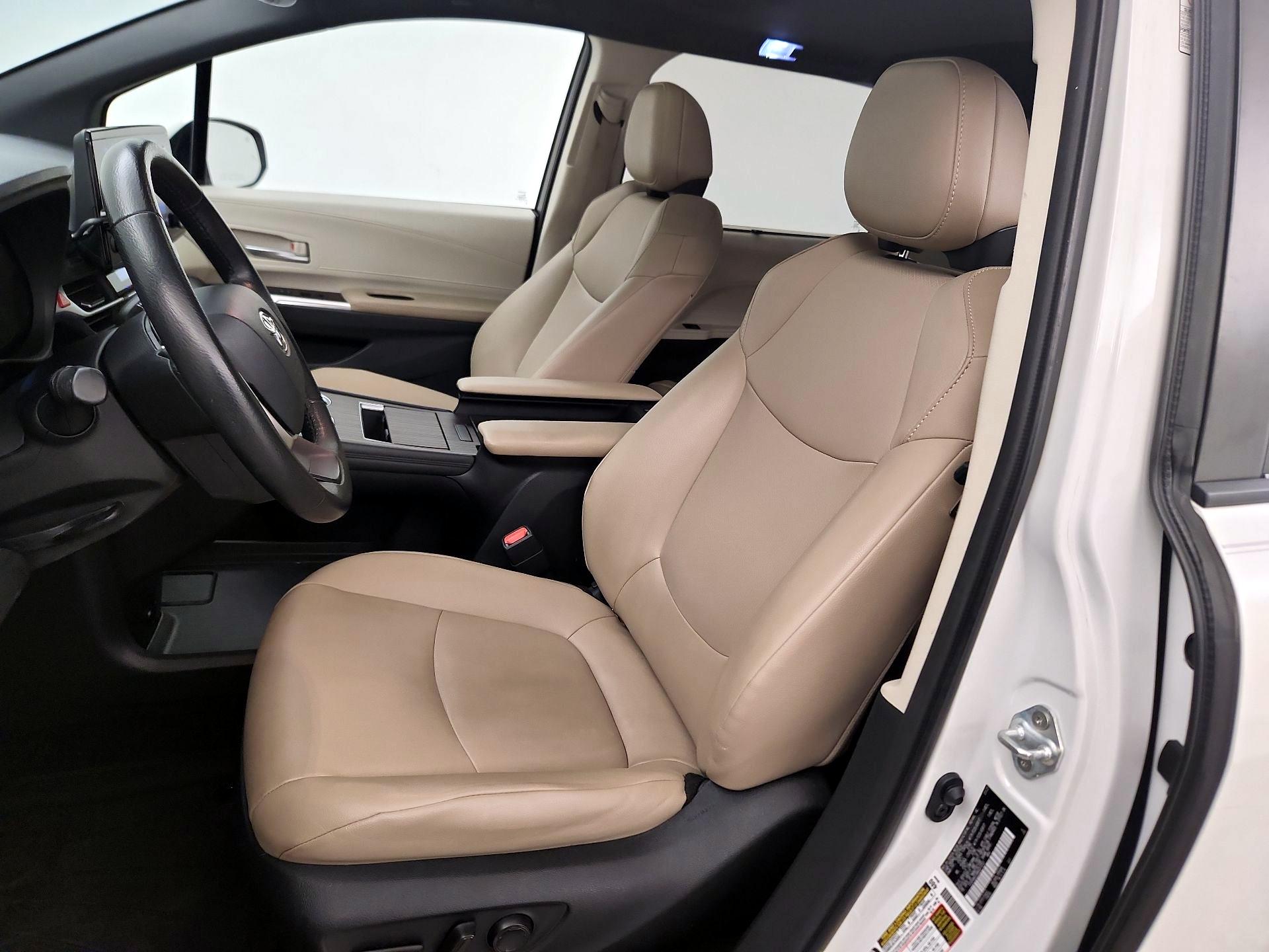 Thumbnail: 2021 Toyota Sienna - 11