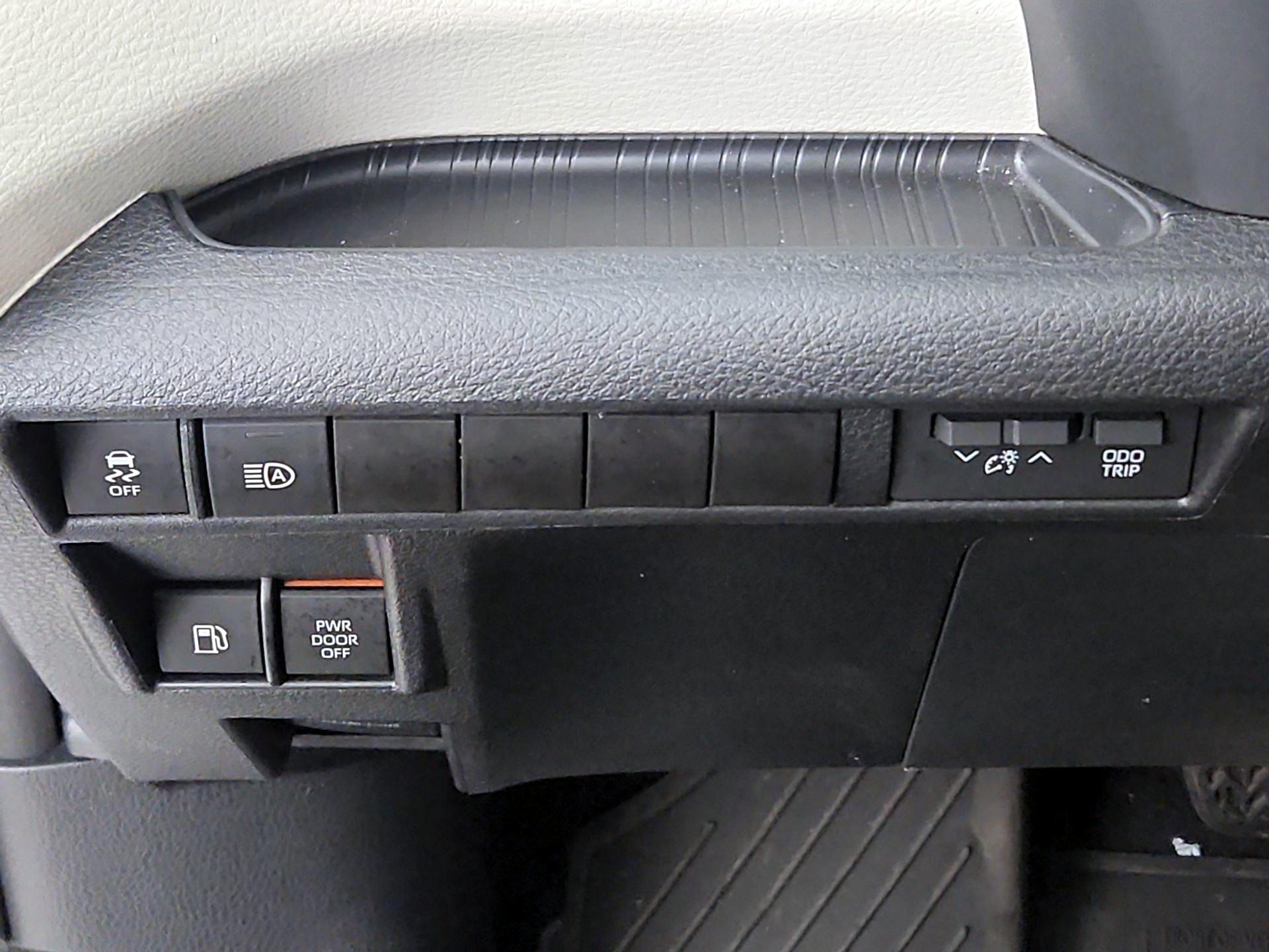 Thumbnail: 2021 Toyota Sienna - 13