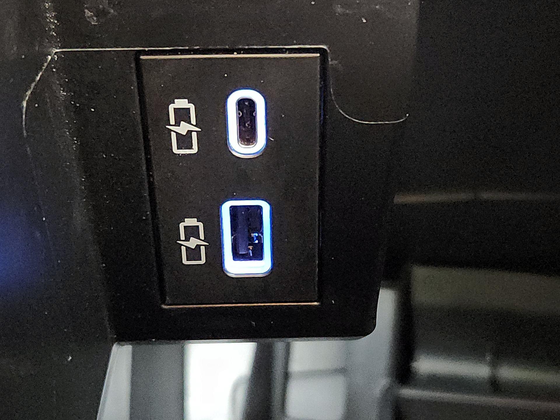 Thumbnail: 2021 Toyota Sienna - 18