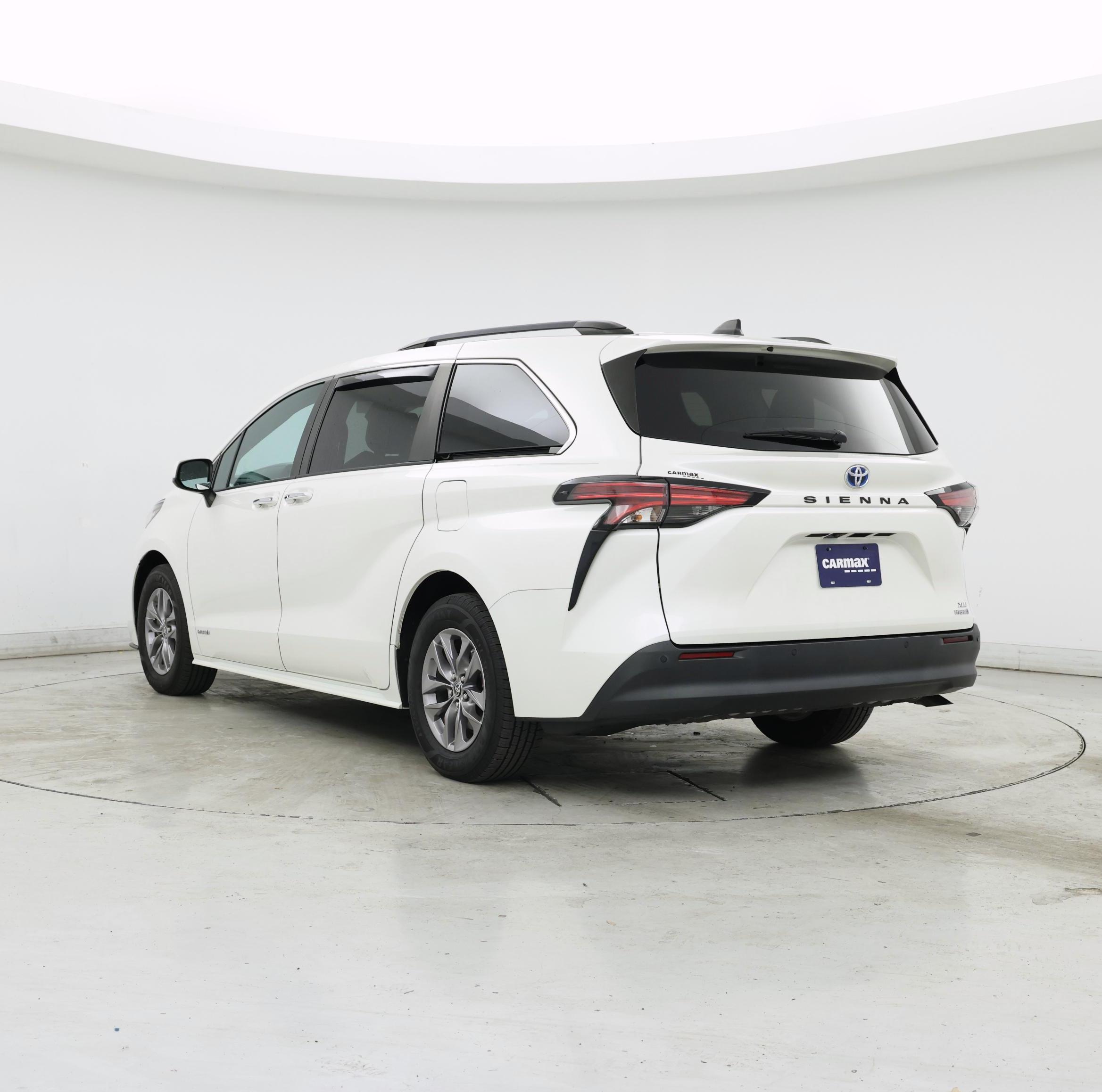 Thumbnail: 2021 Toyota Sienna - 2