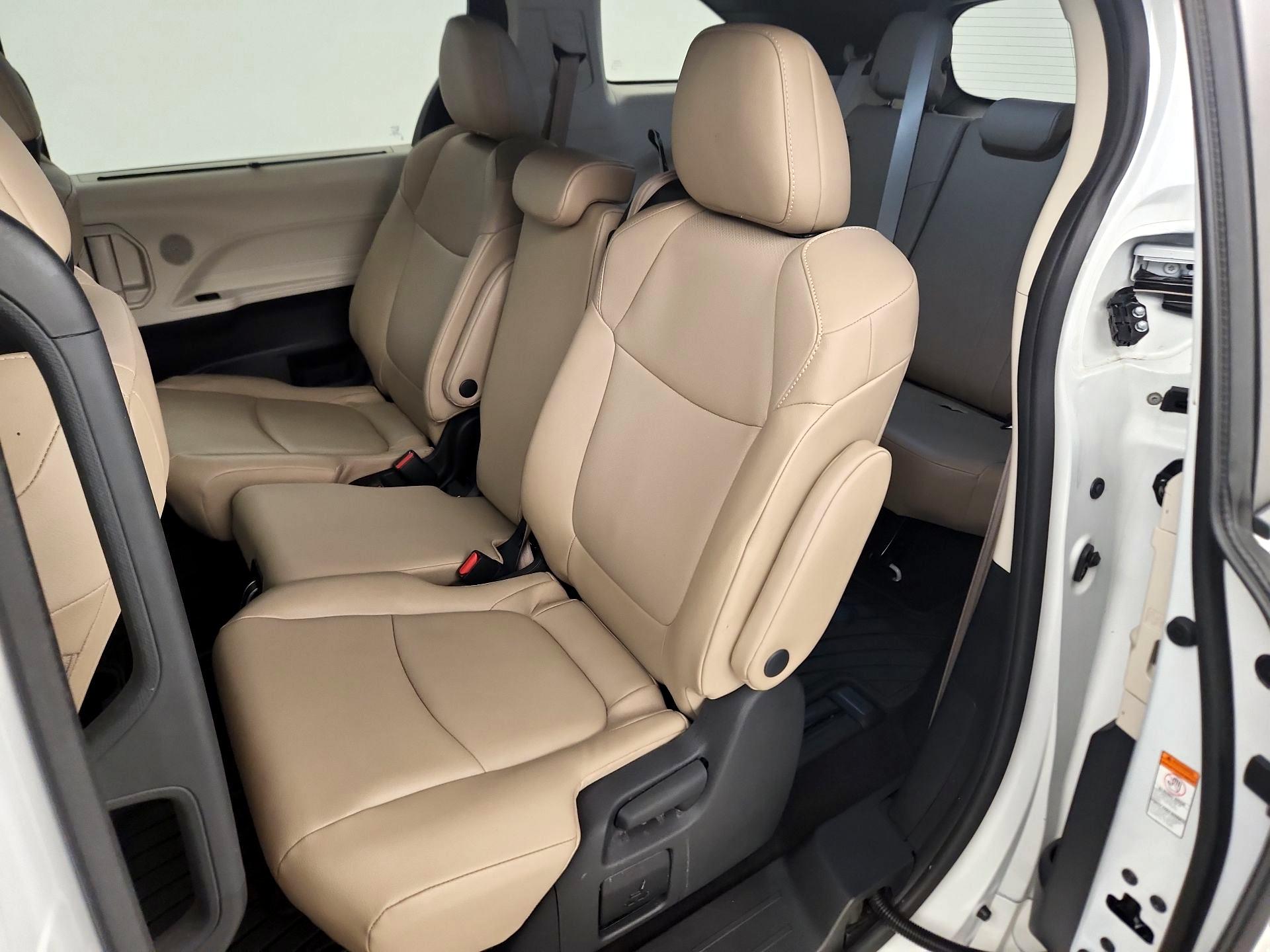 Thumbnail: 2021 Toyota Sienna - 20