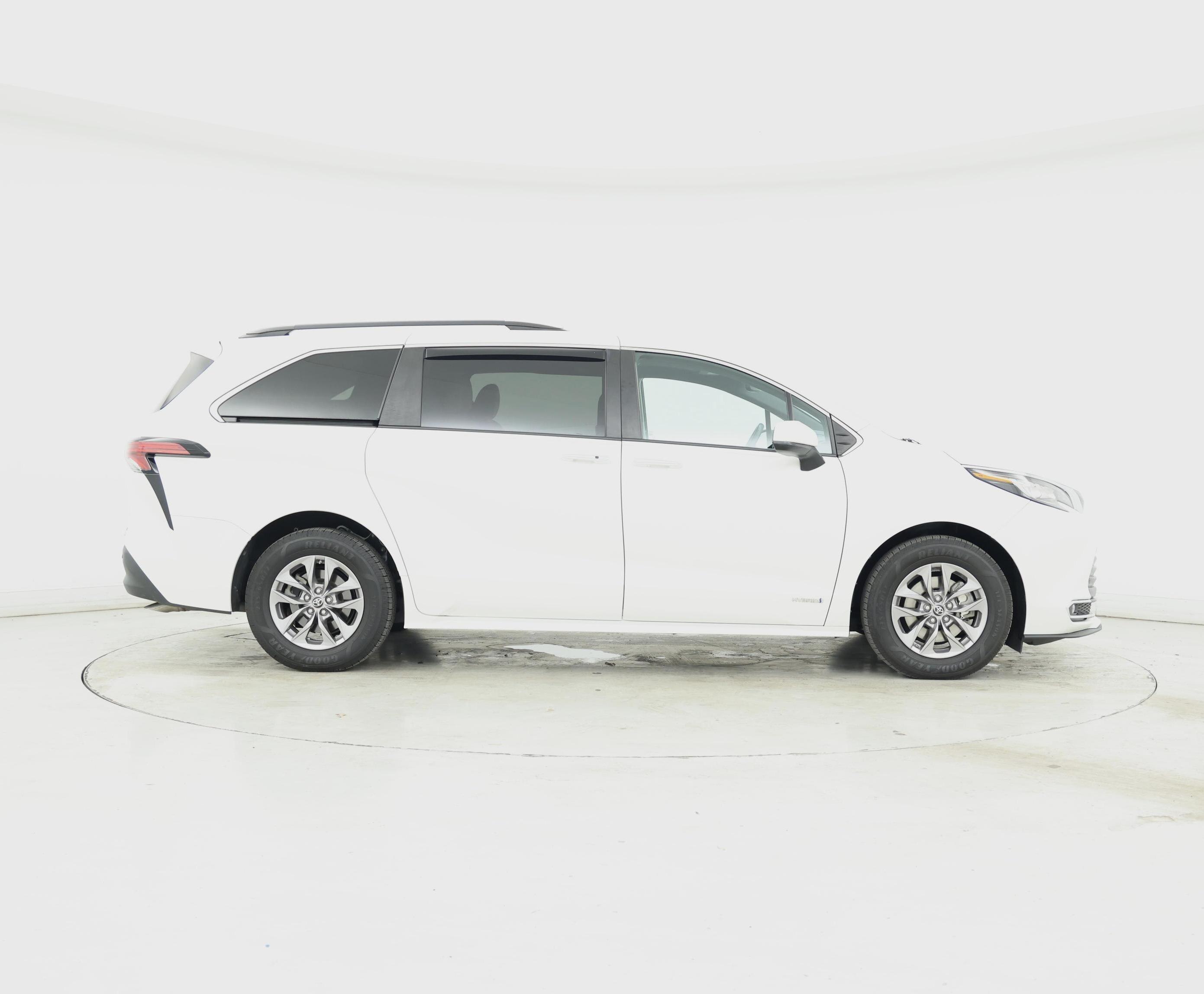 Thumbnail: 2021 Toyota Sienna - 7