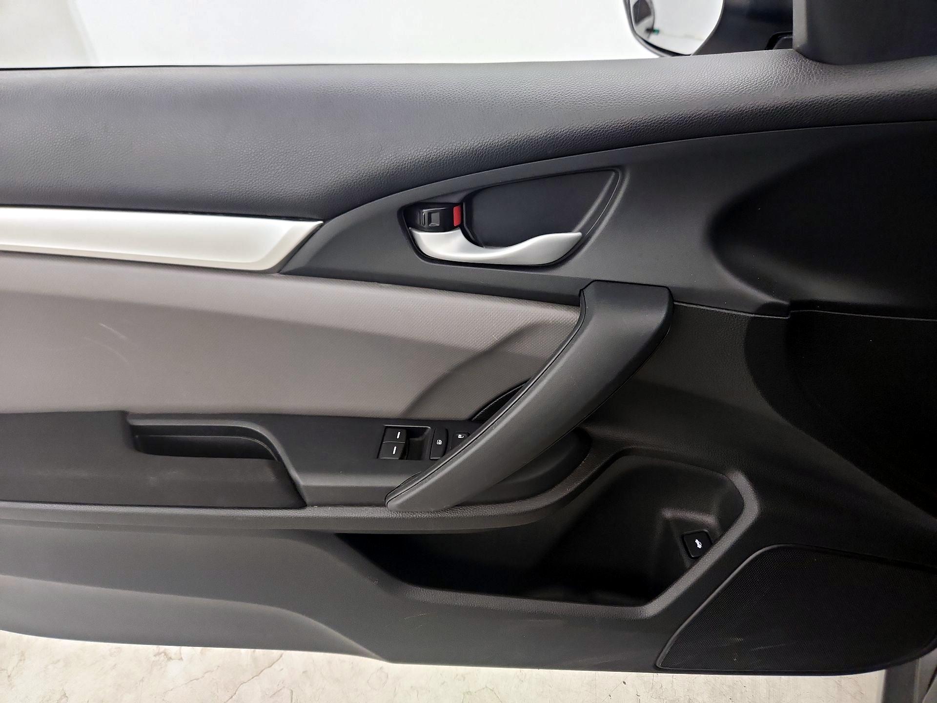 Thumbnail: 2016 Honda Civic - 12