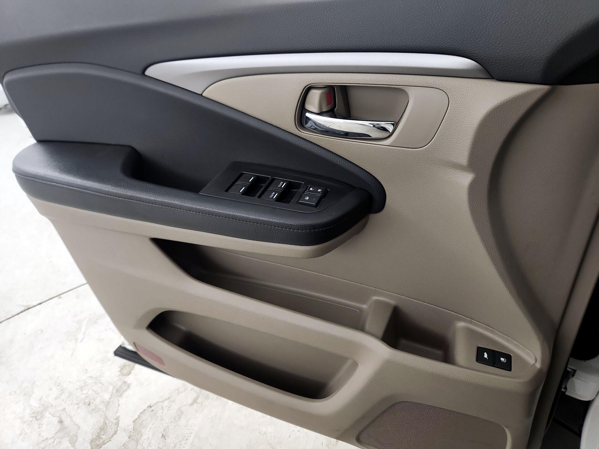 Thumbnail: 2018 Honda Pilot - 12