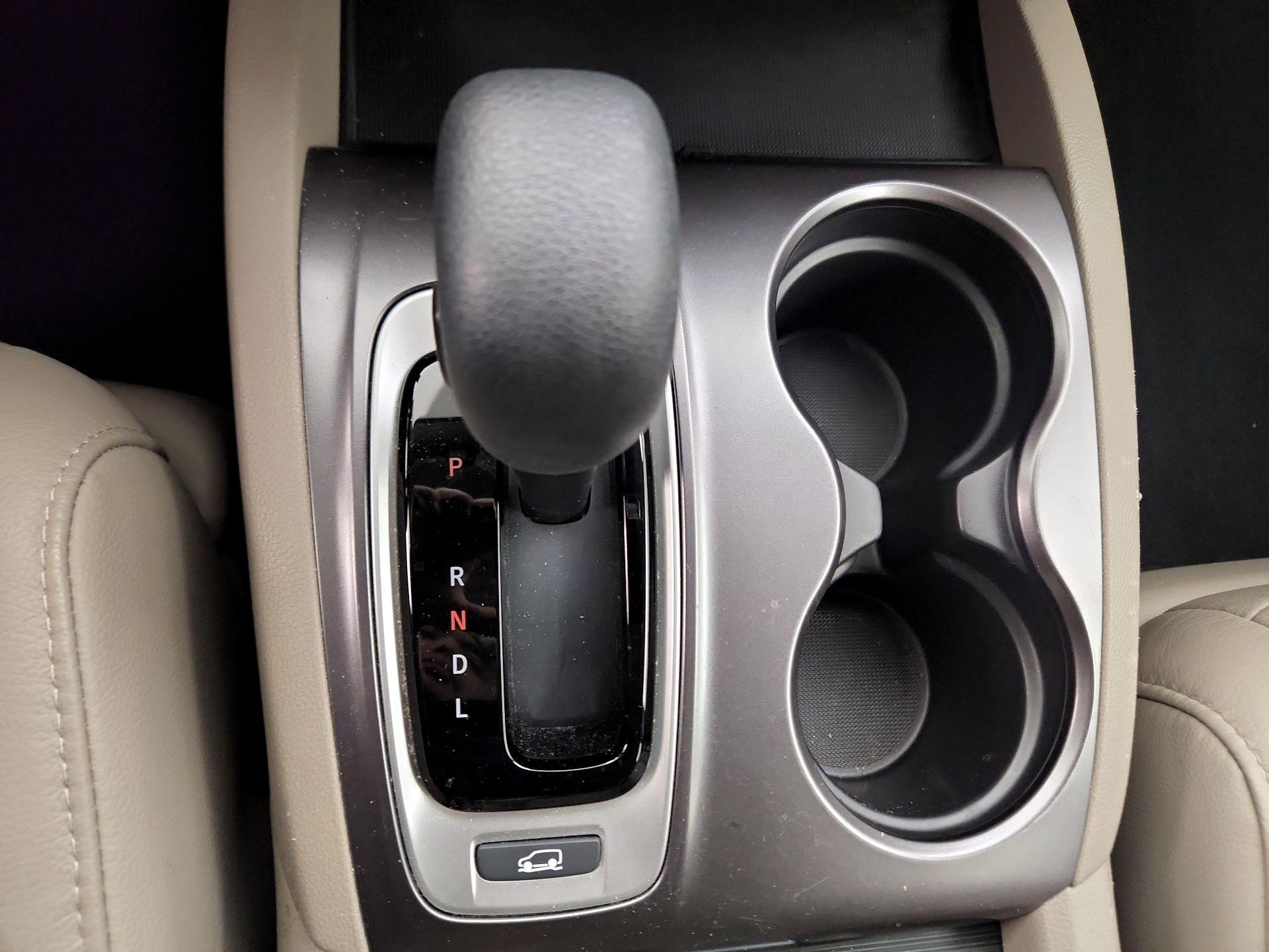 Thumbnail: 2018 Honda Pilot - 17