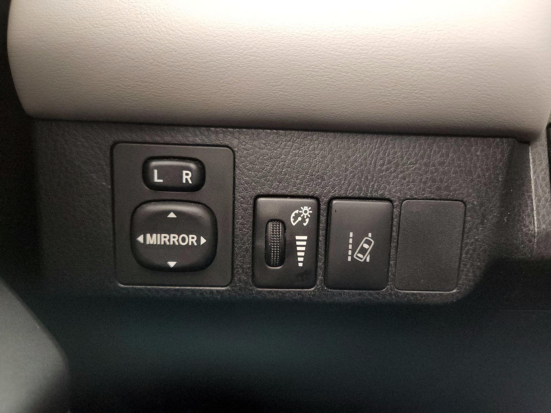 Thumbnail: 2018 Toyota RAV4 - 13