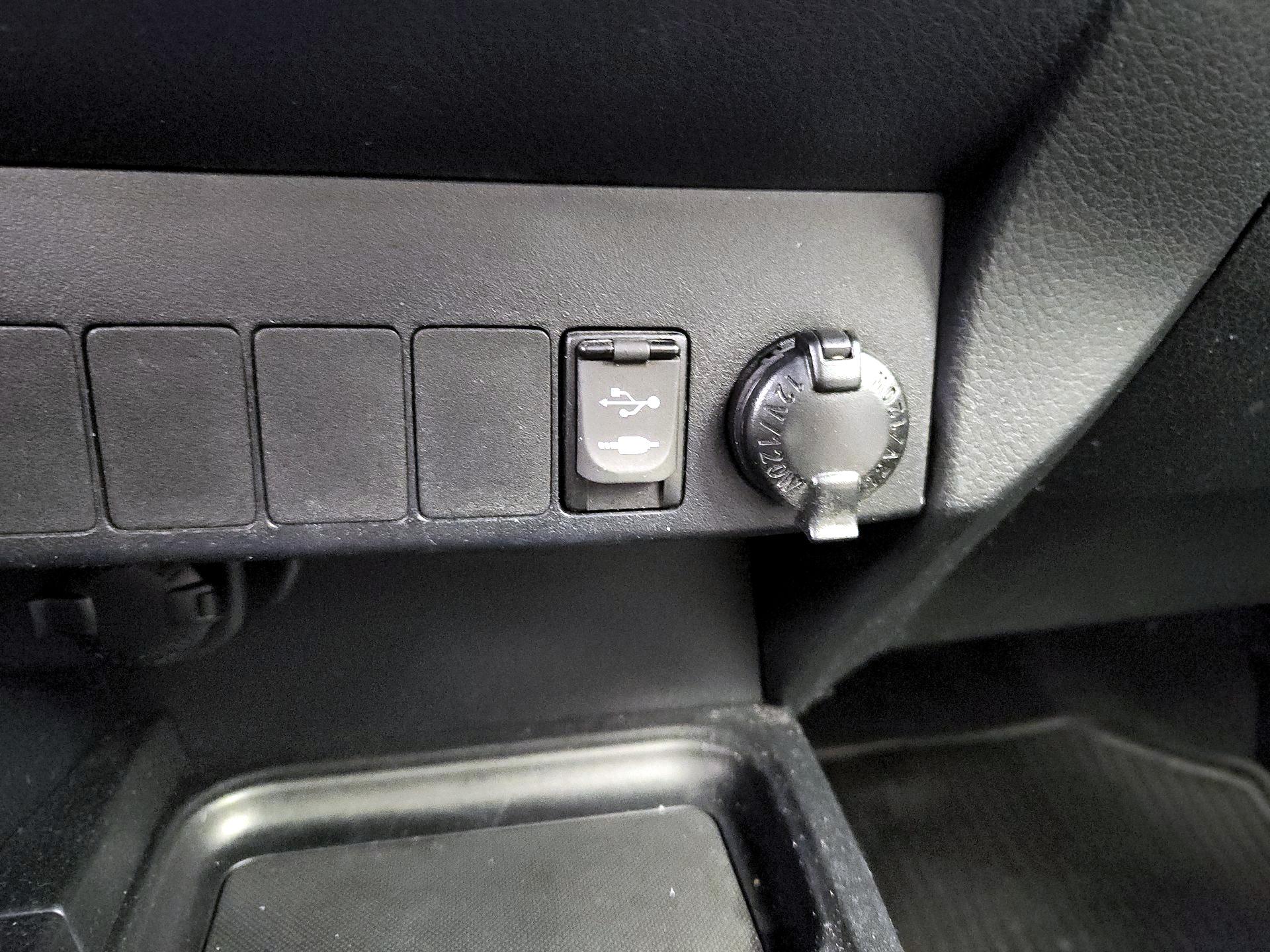 Thumbnail: 2018 Toyota RAV4 - 18