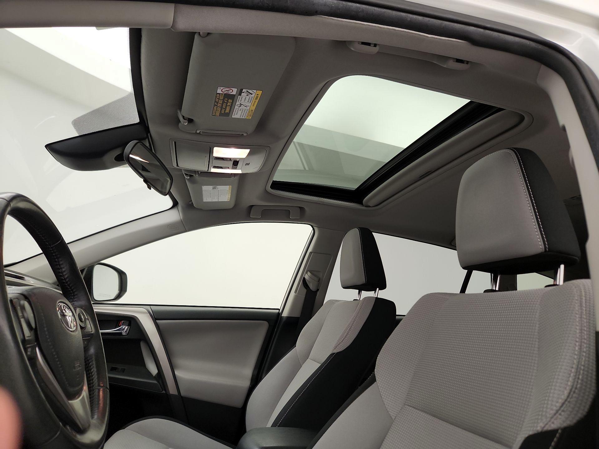 Thumbnail: 2018 Toyota RAV4 - 19