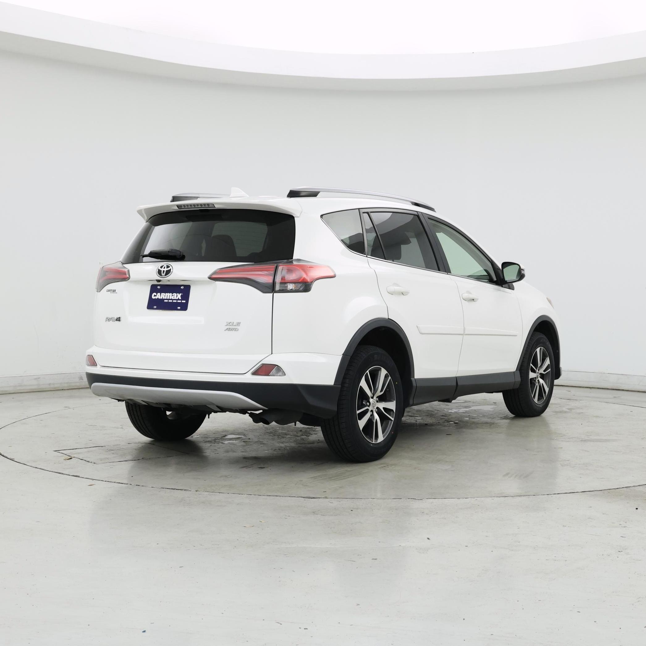 Thumbnail: 2018 Toyota RAV4 - 8