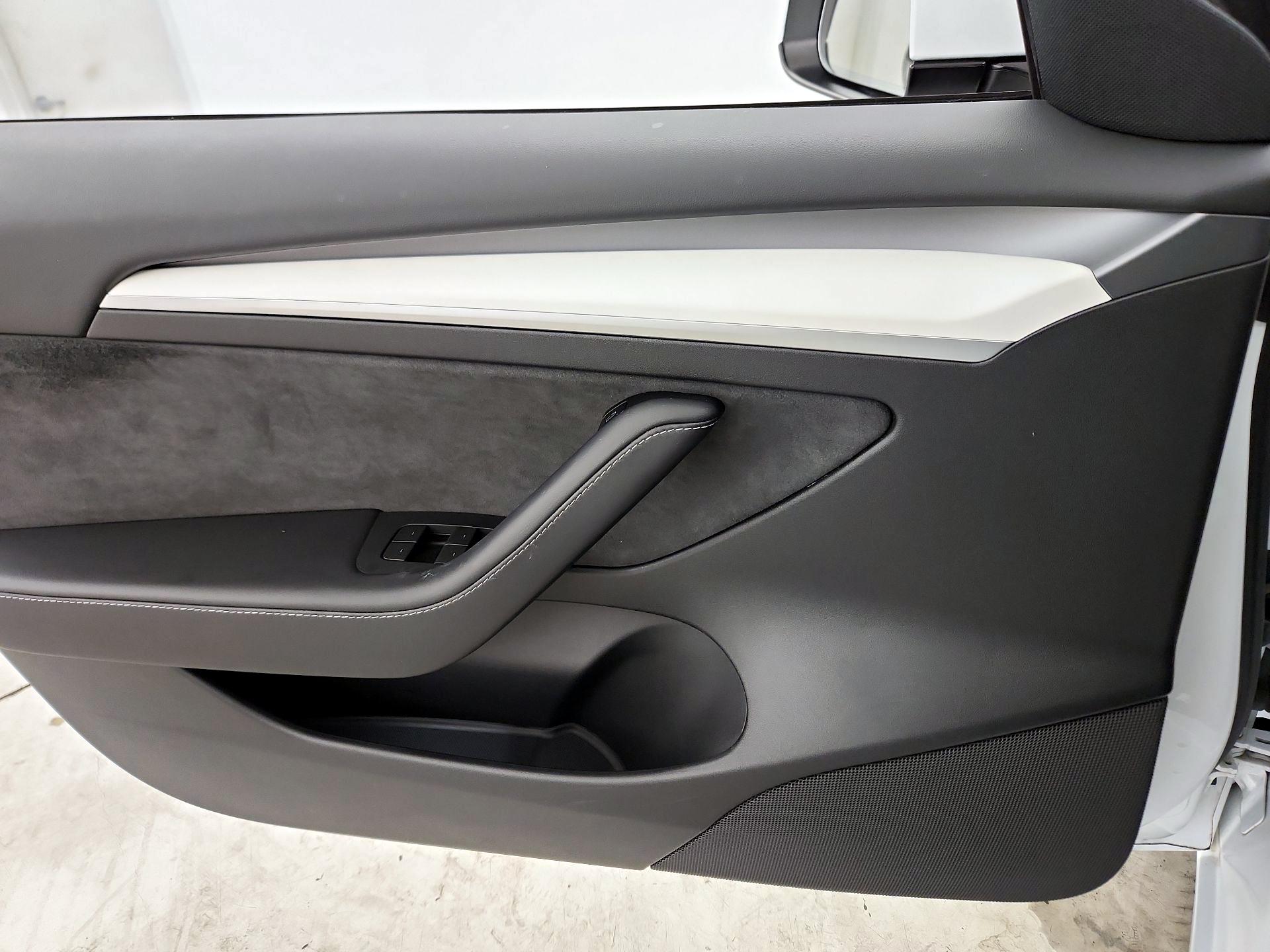 Thumbnail: 2023 Tesla Model 3 - 12