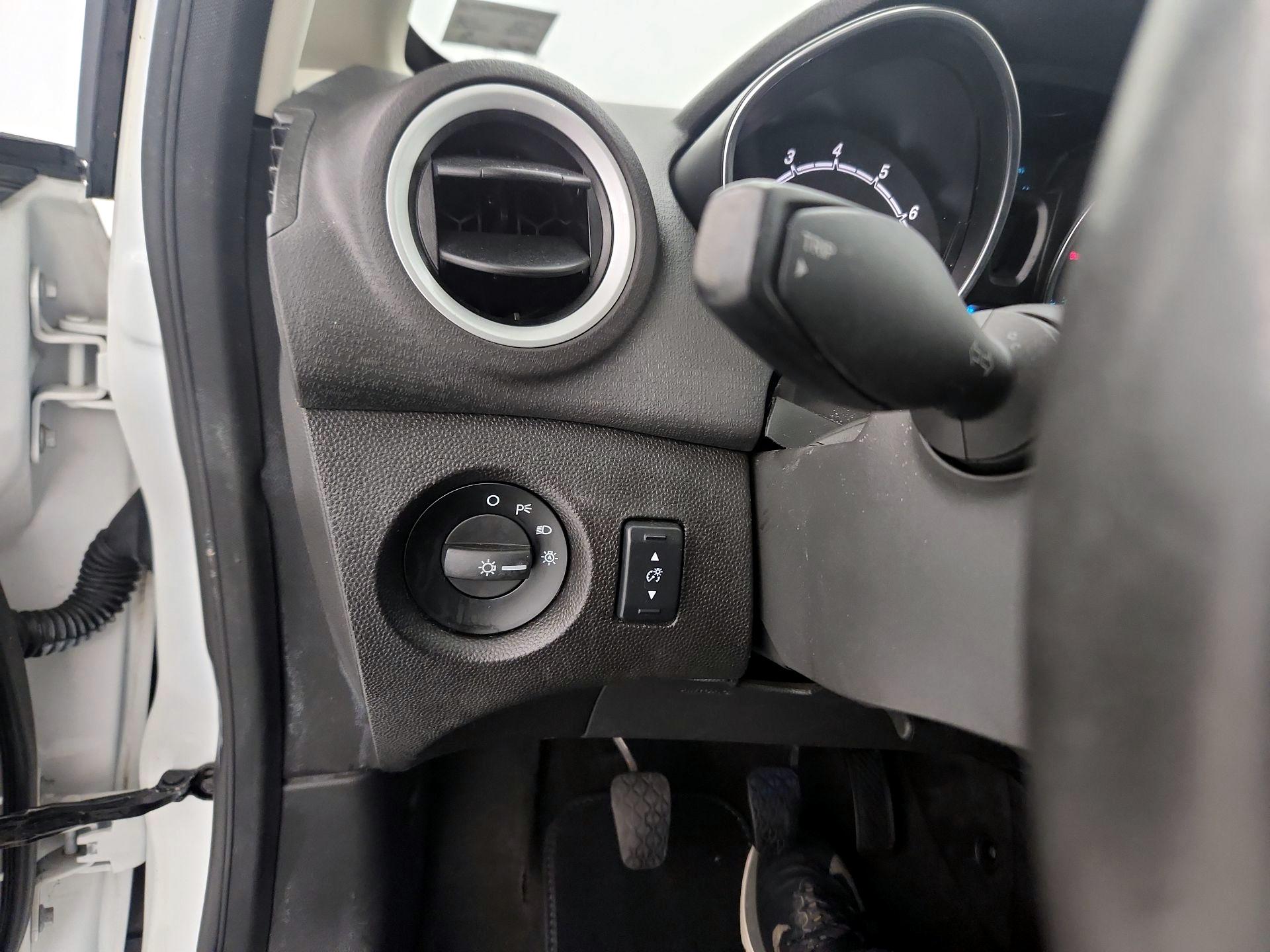 Thumbnail: 2016 Ford Fiesta - 13