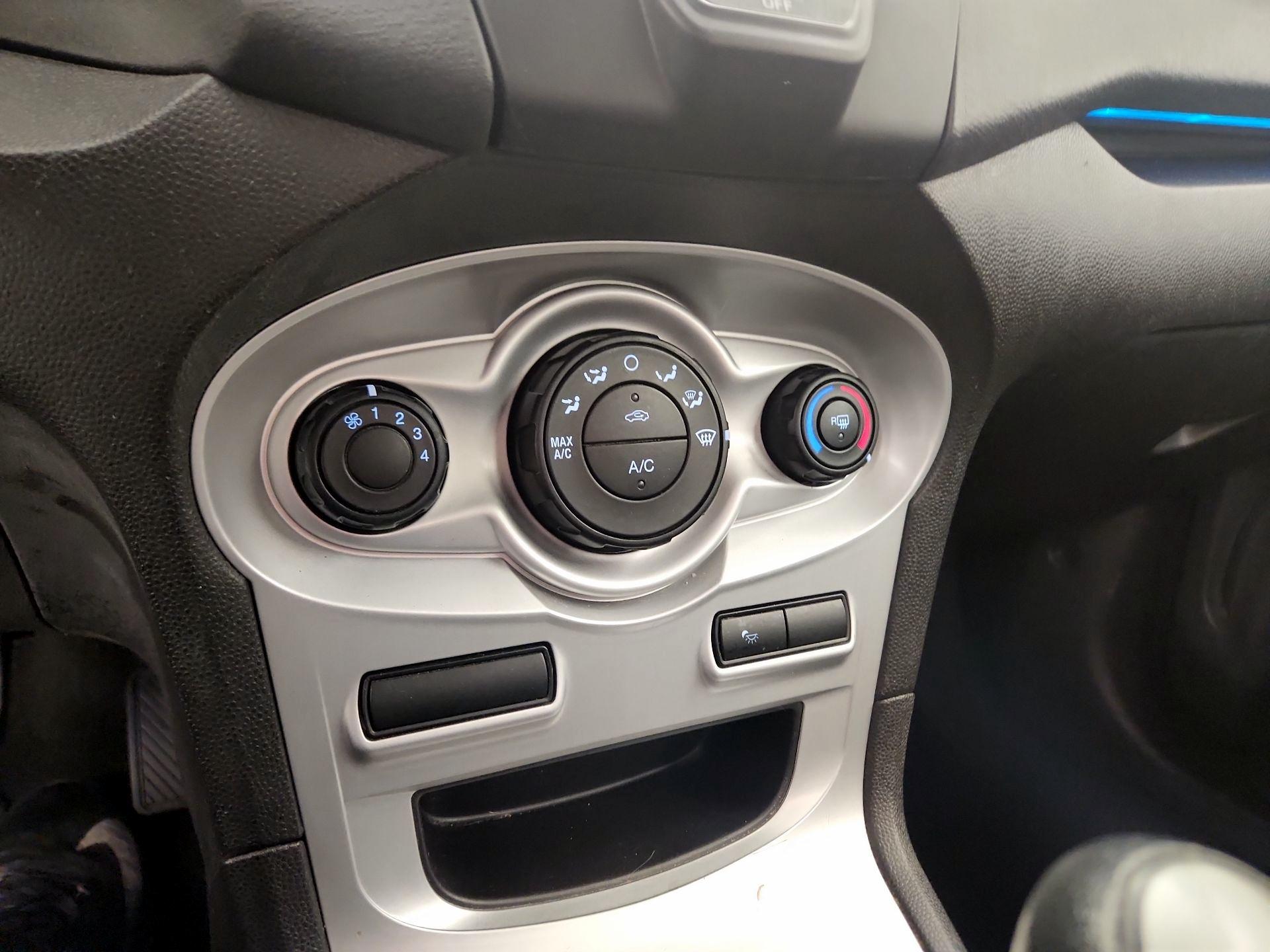 Thumbnail: 2016 Ford Fiesta - 15