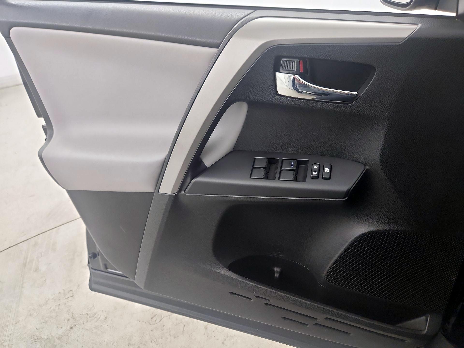 Thumbnail: 2017 Toyota RAV4 - 12