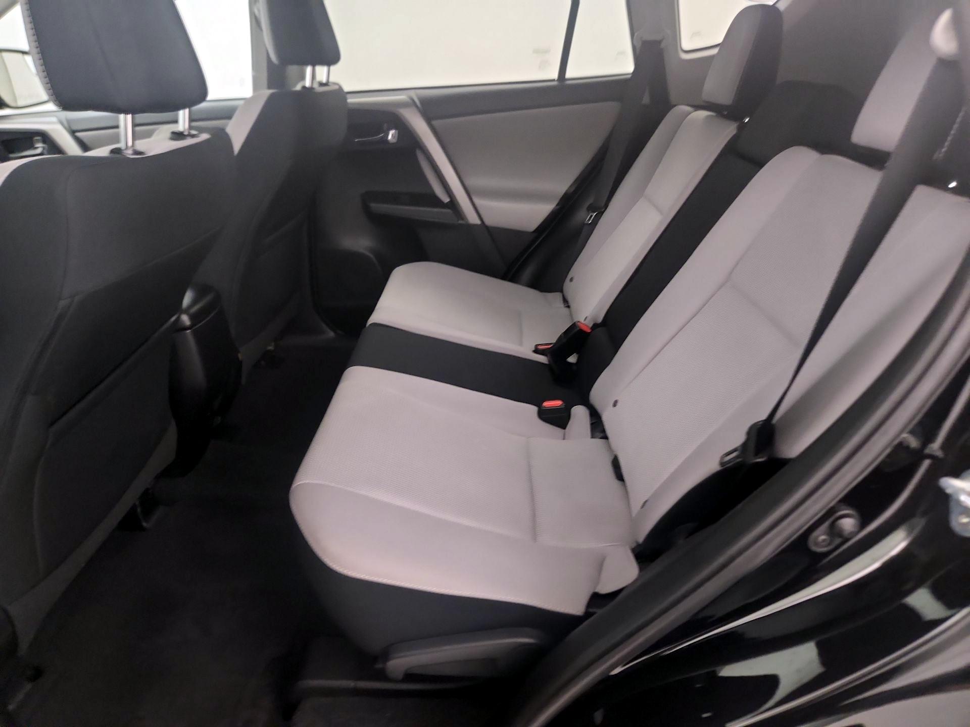 Thumbnail: 2017 Toyota RAV4 - 20