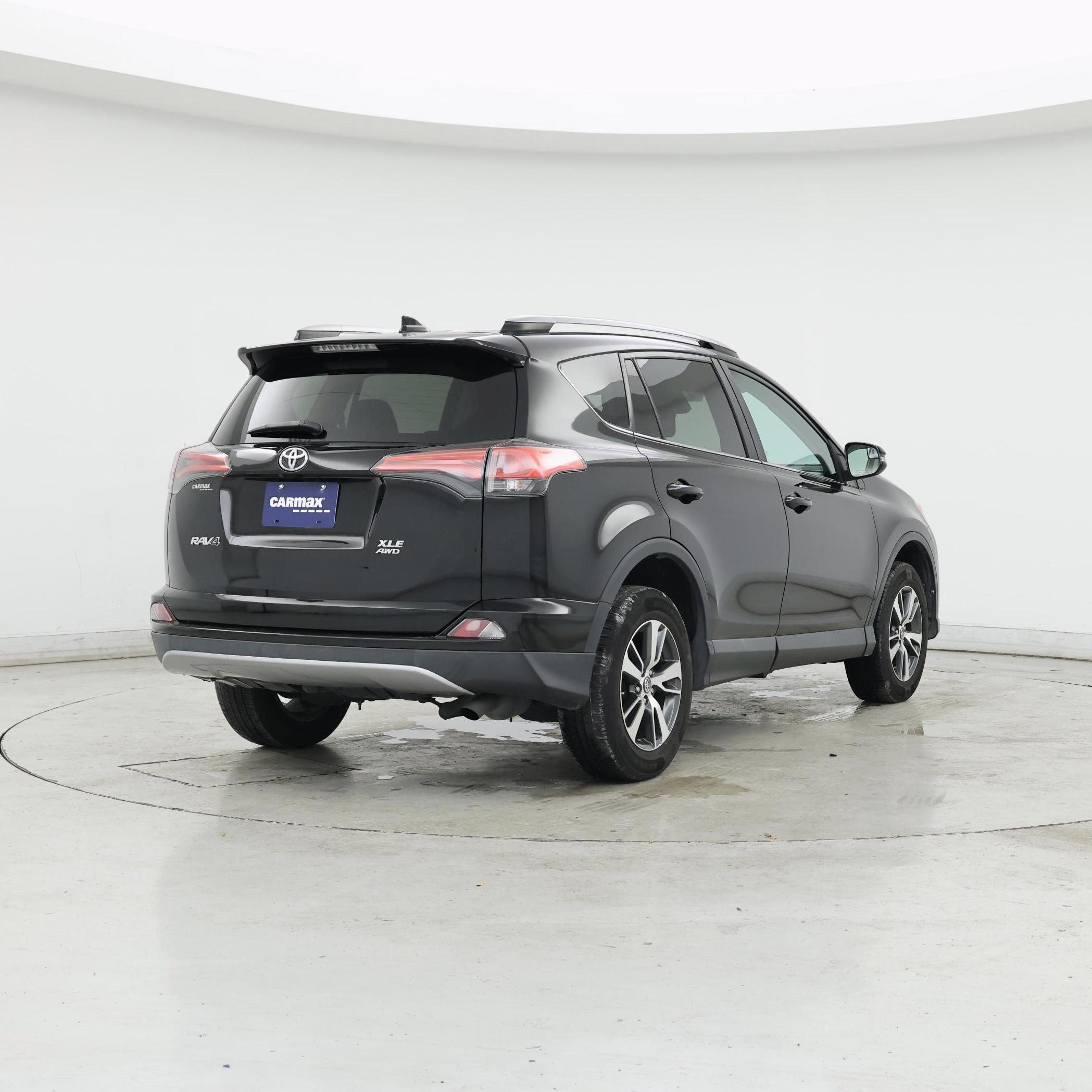 Thumbnail: 2017 Toyota RAV4 - 8