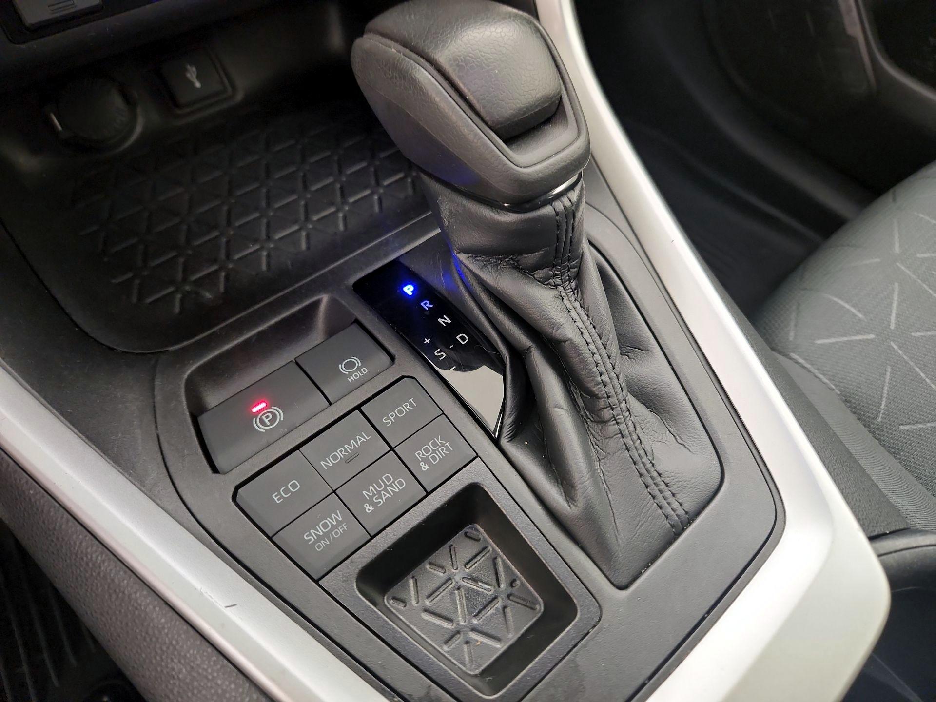 Thumbnail: 2022 Toyota RAV4 - 17