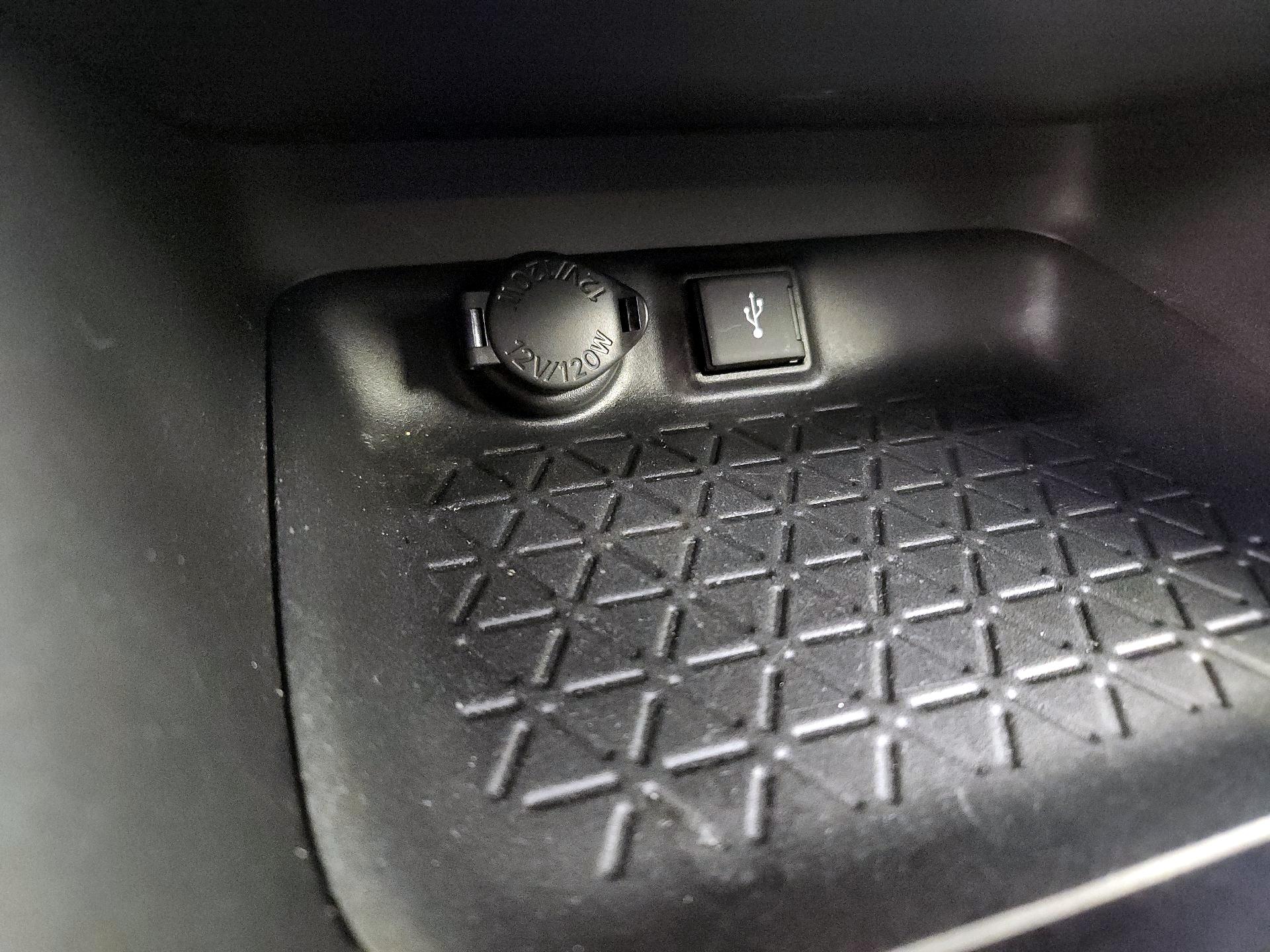 Thumbnail: 2022 Toyota RAV4 - 18