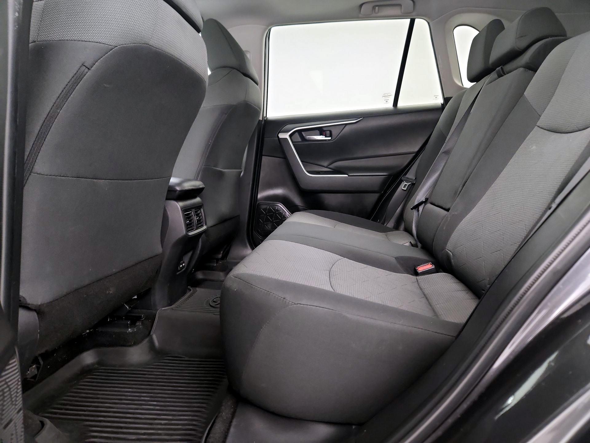 Thumbnail: 2022 Toyota RAV4 - 20