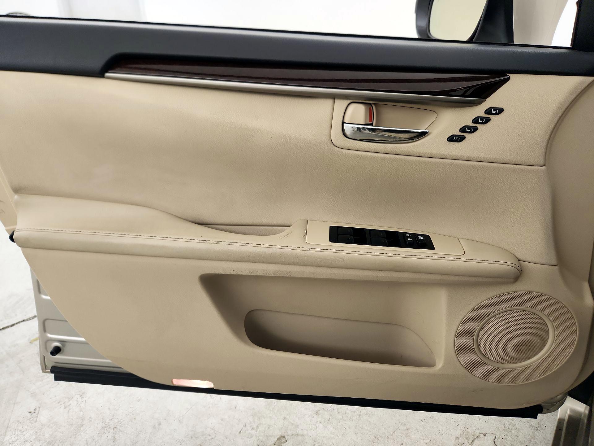 Thumbnail: 2014 Lexus ES - 12