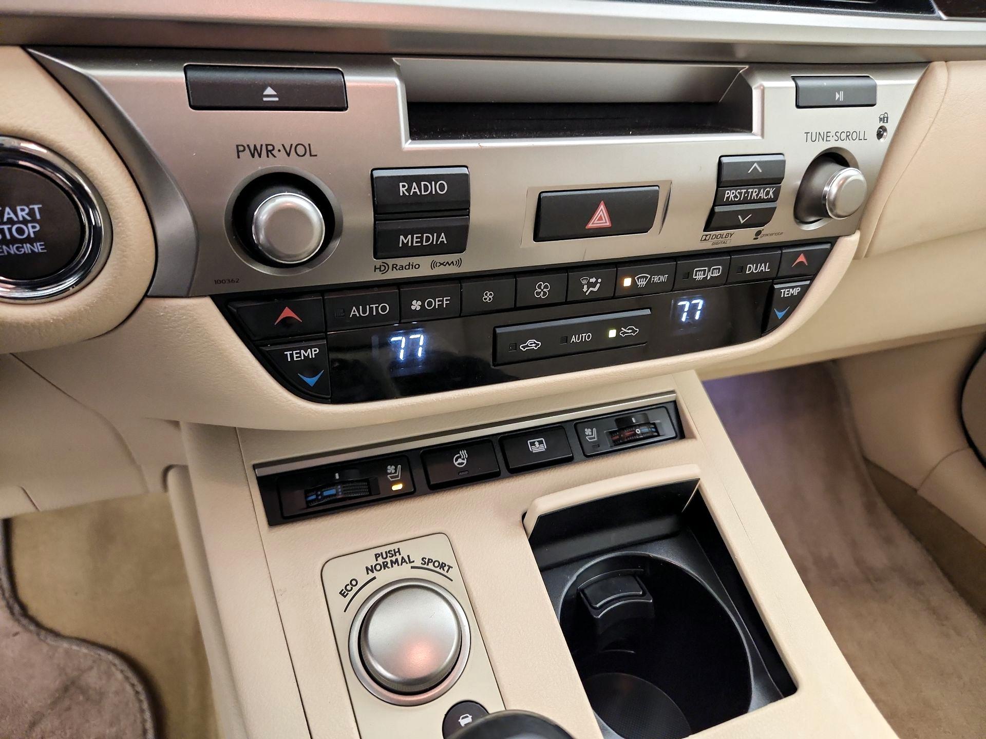 Thumbnail: 2014 Lexus ES - 17