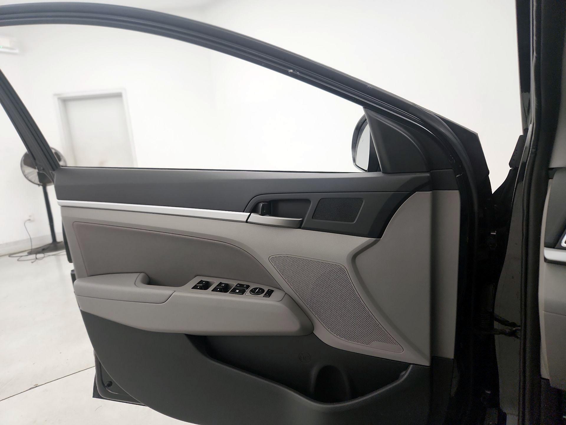 Thumbnail: 2018 Hyundai Elantra - 12