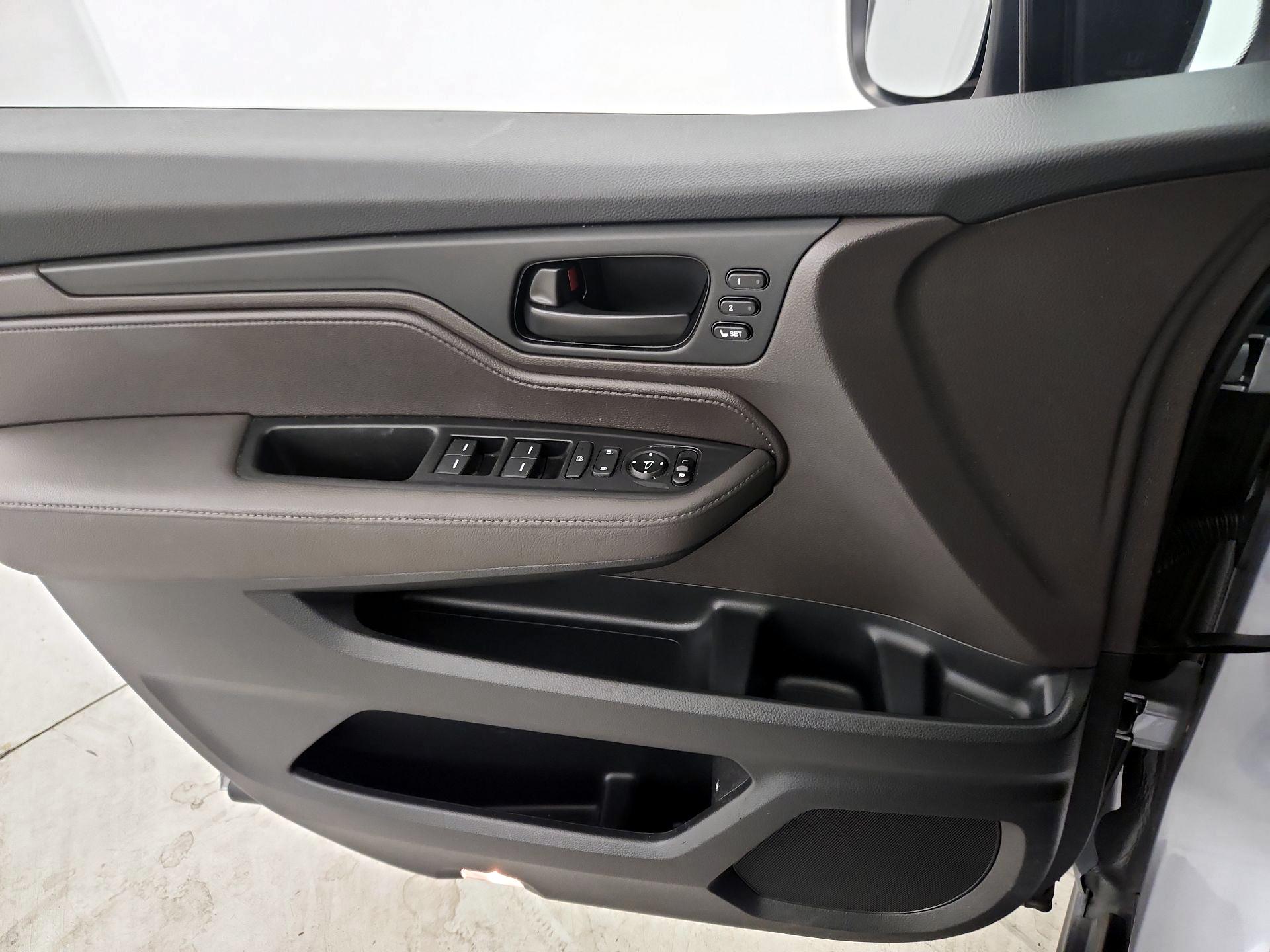 Thumbnail: 2019 Honda Odyssey - 12