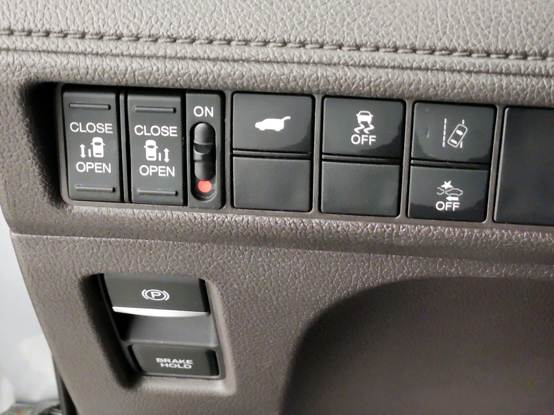 Thumbnail: 2019 Honda Odyssey - 13