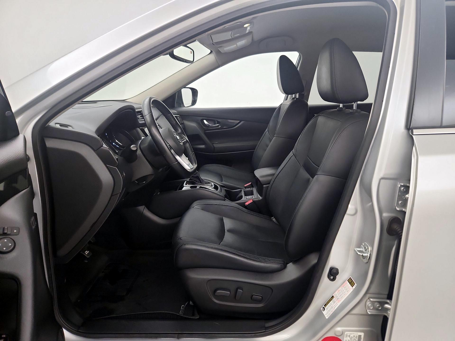 Thumbnail: 2017 Nissan Rogue - 11