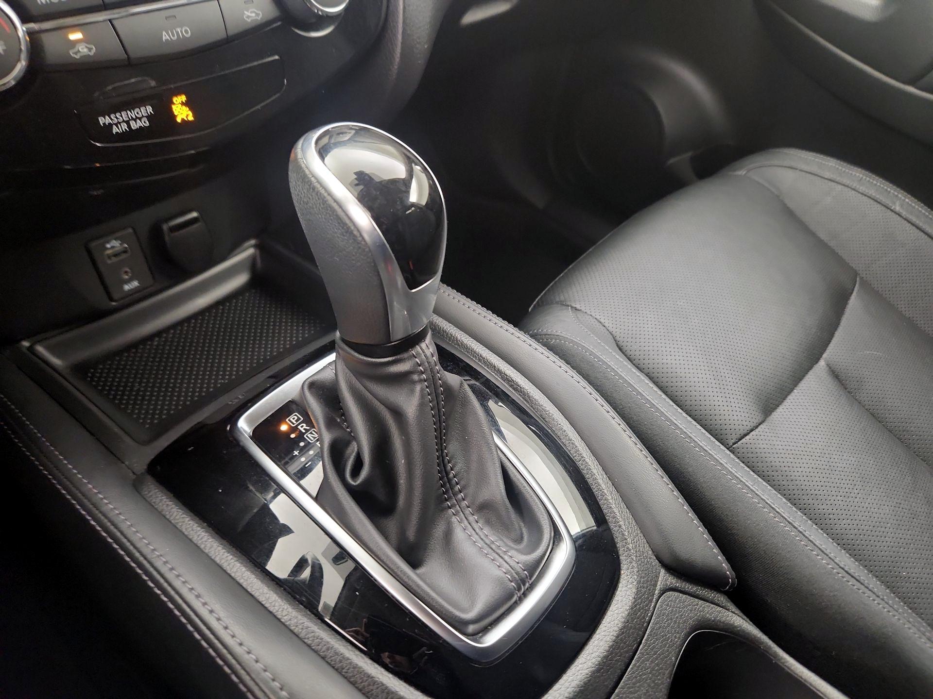 Thumbnail: 2017 Nissan Rogue - 18