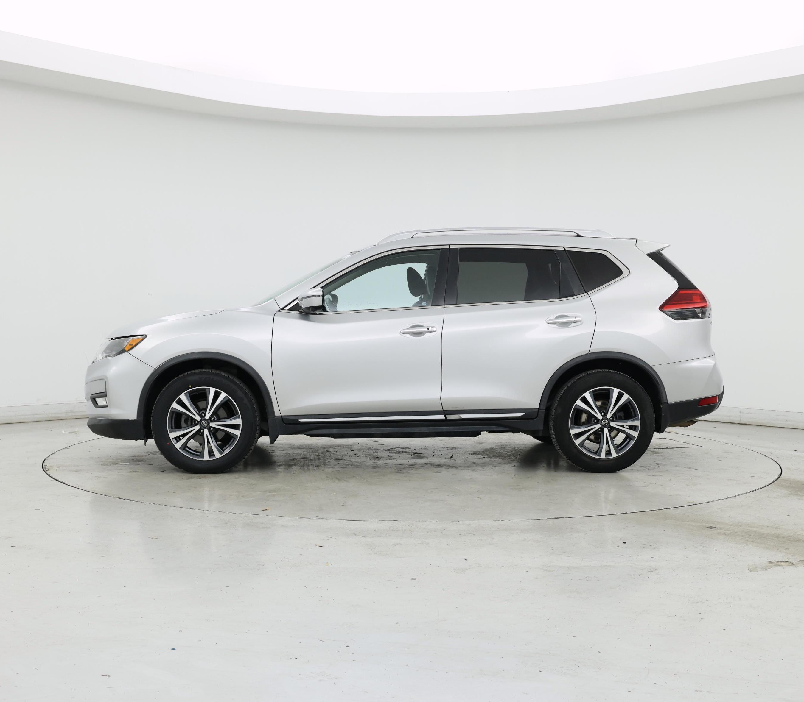 Thumbnail: 2017 Nissan Rogue - 3