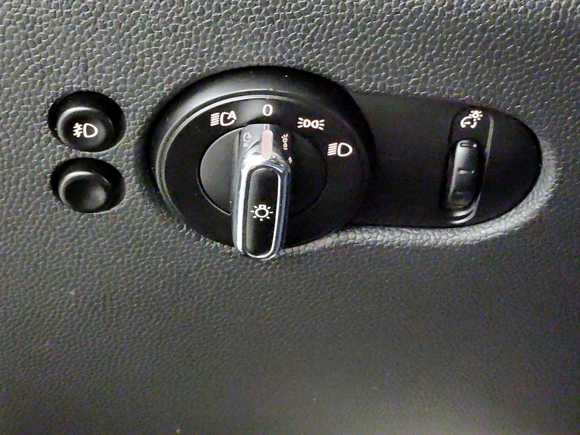 Thumbnail: 2015 MINI Cooper Hardtop - 13