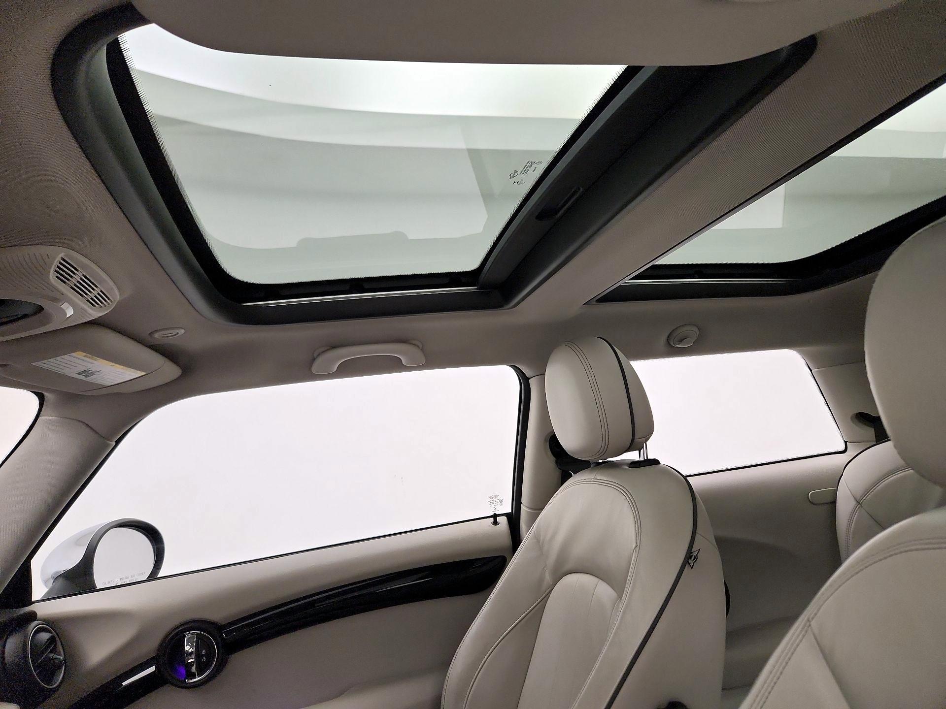 Thumbnail: 2015 MINI Cooper Hardtop - 20