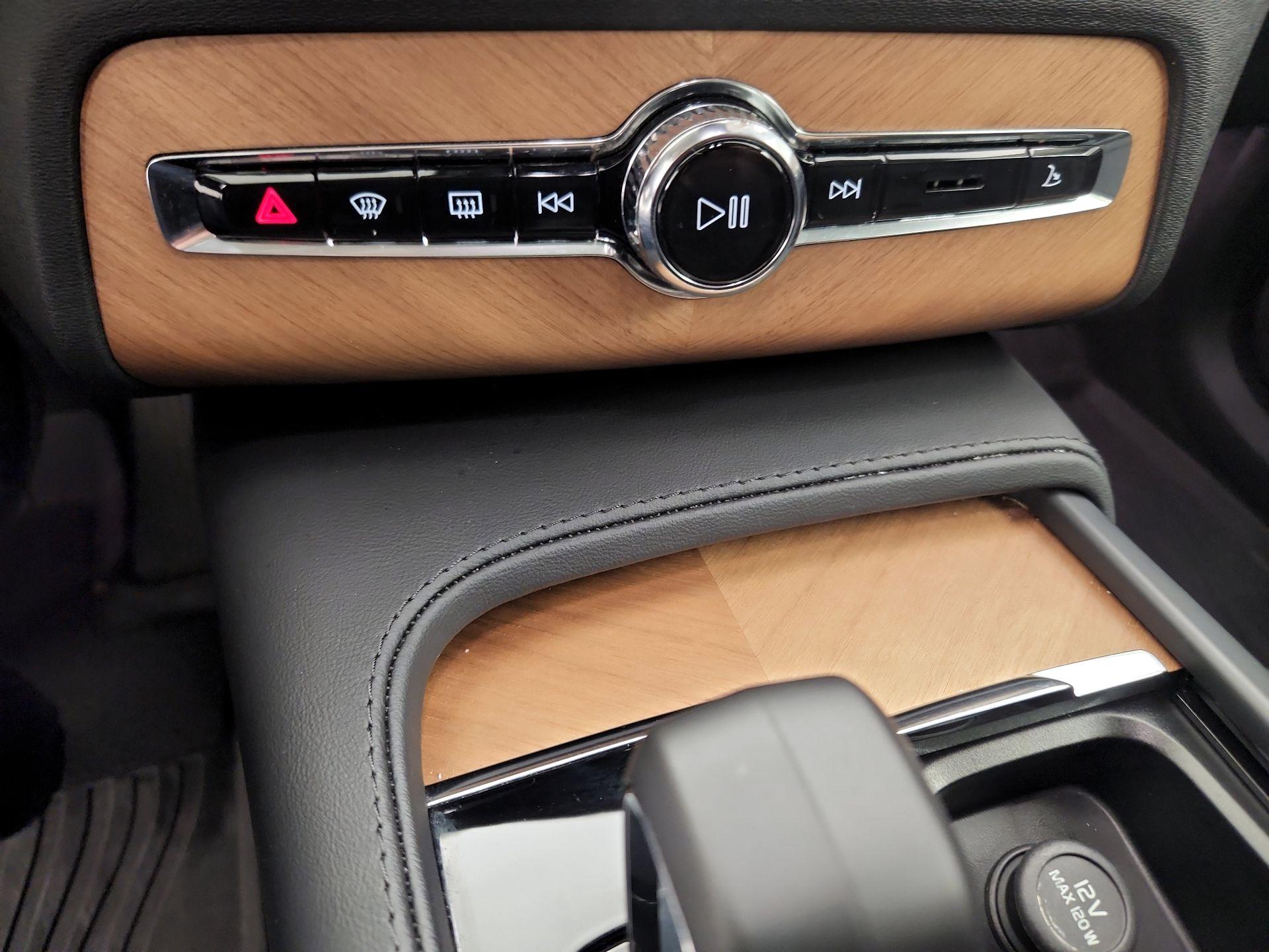 Thumbnail: 2024 Volvo XC90 - 17