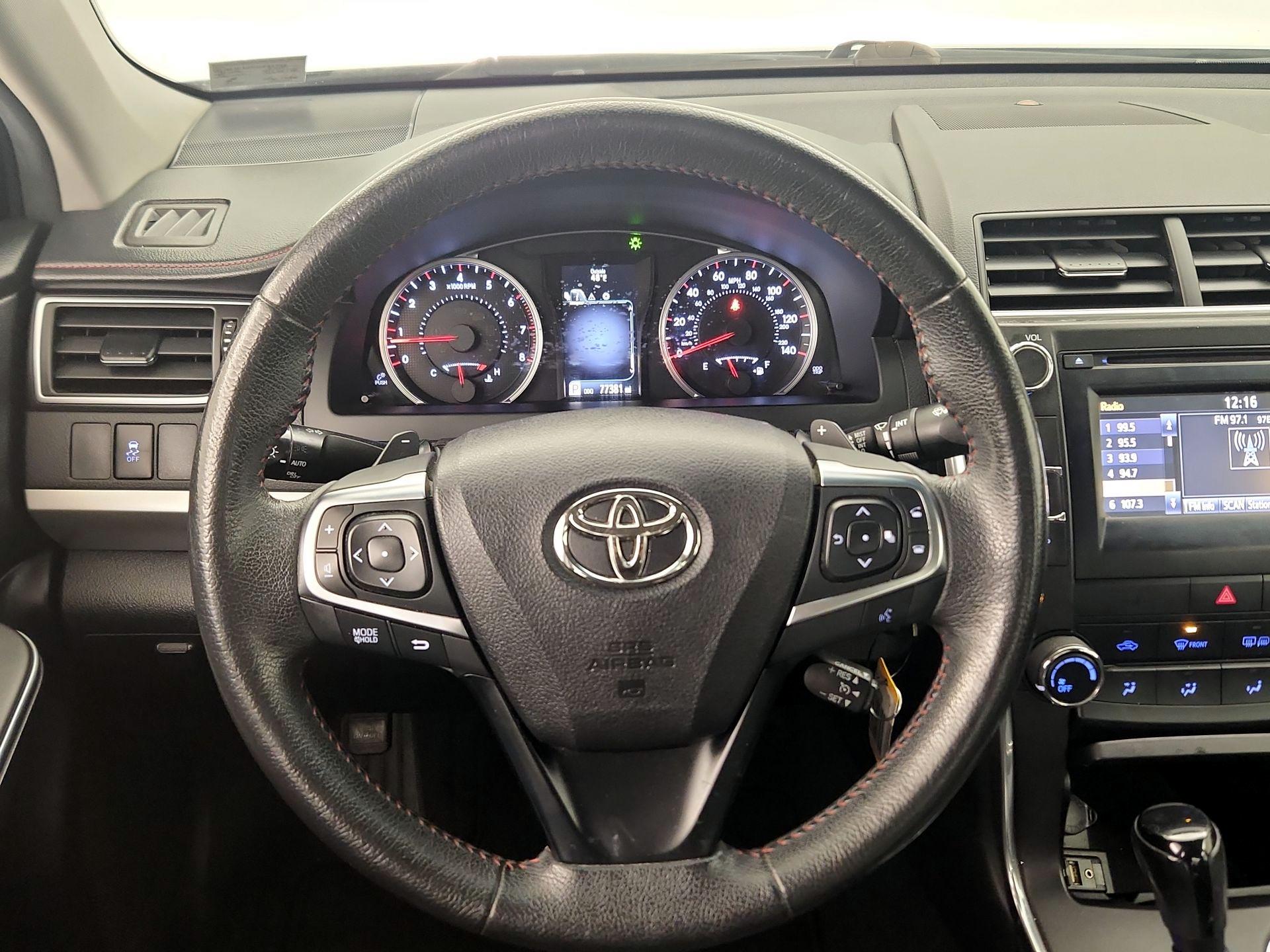 Thumbnail: 2015 Toyota Camry - 10